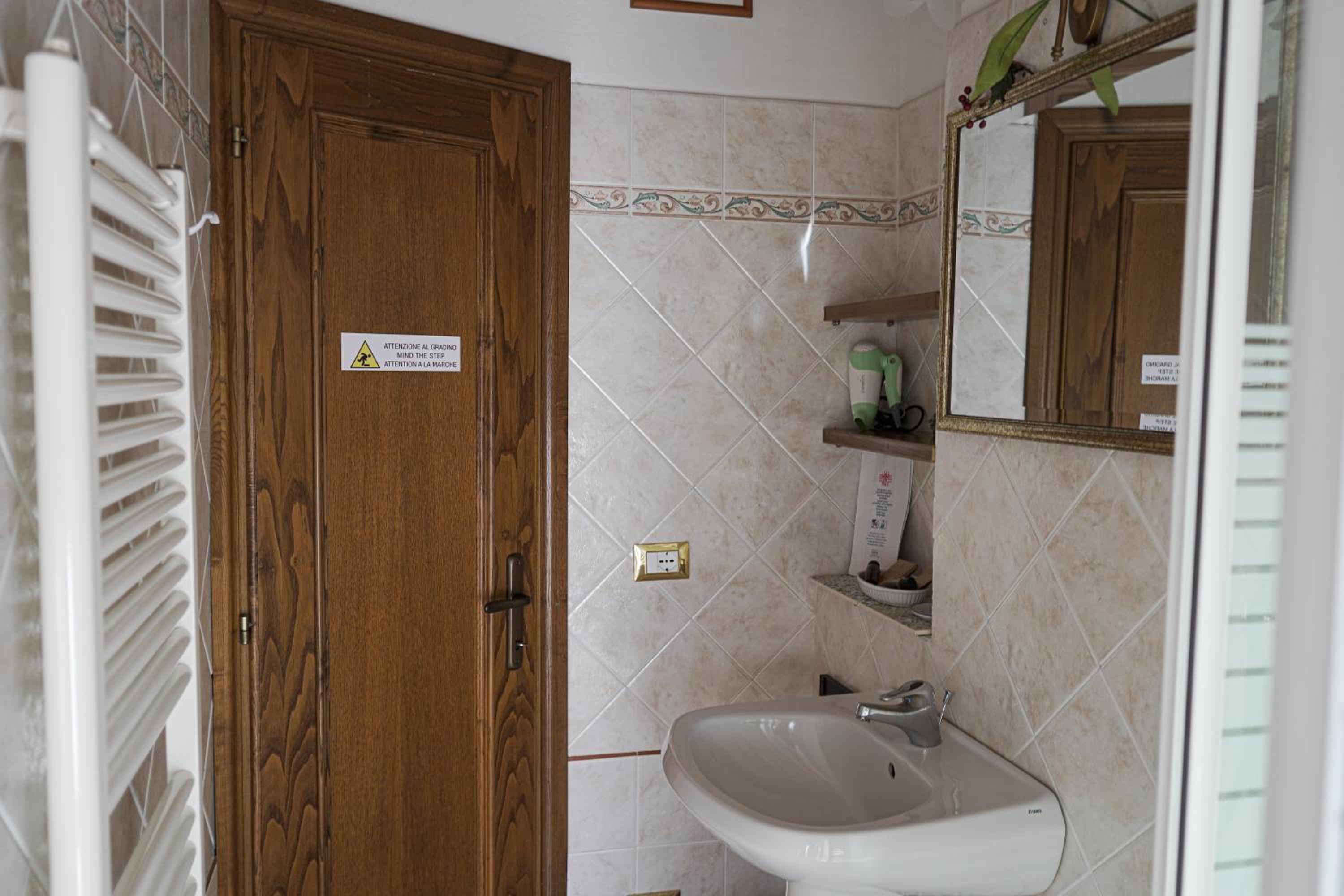 Suite with City View - Photo 4