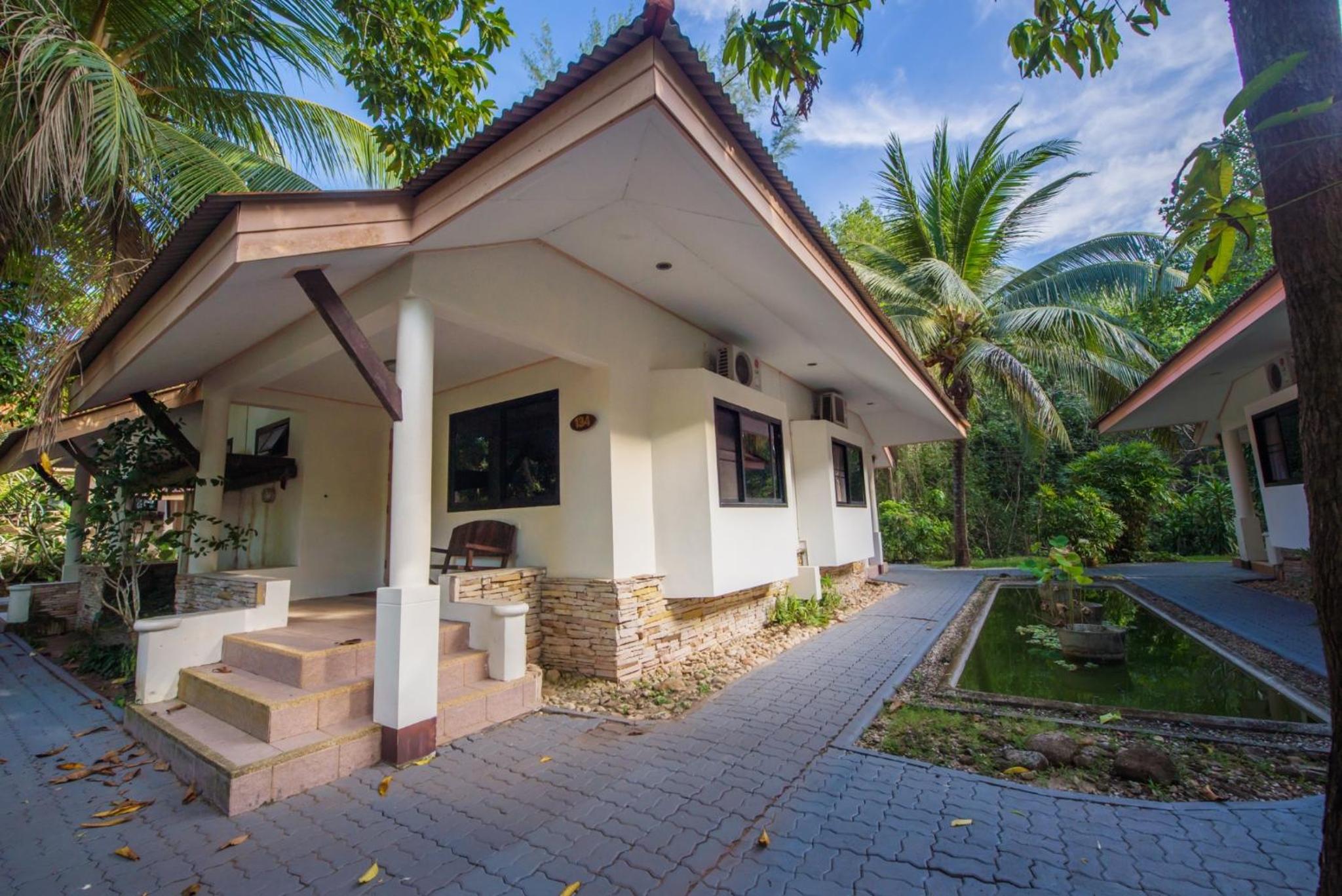 Bungalow with Riverside View photo 3
