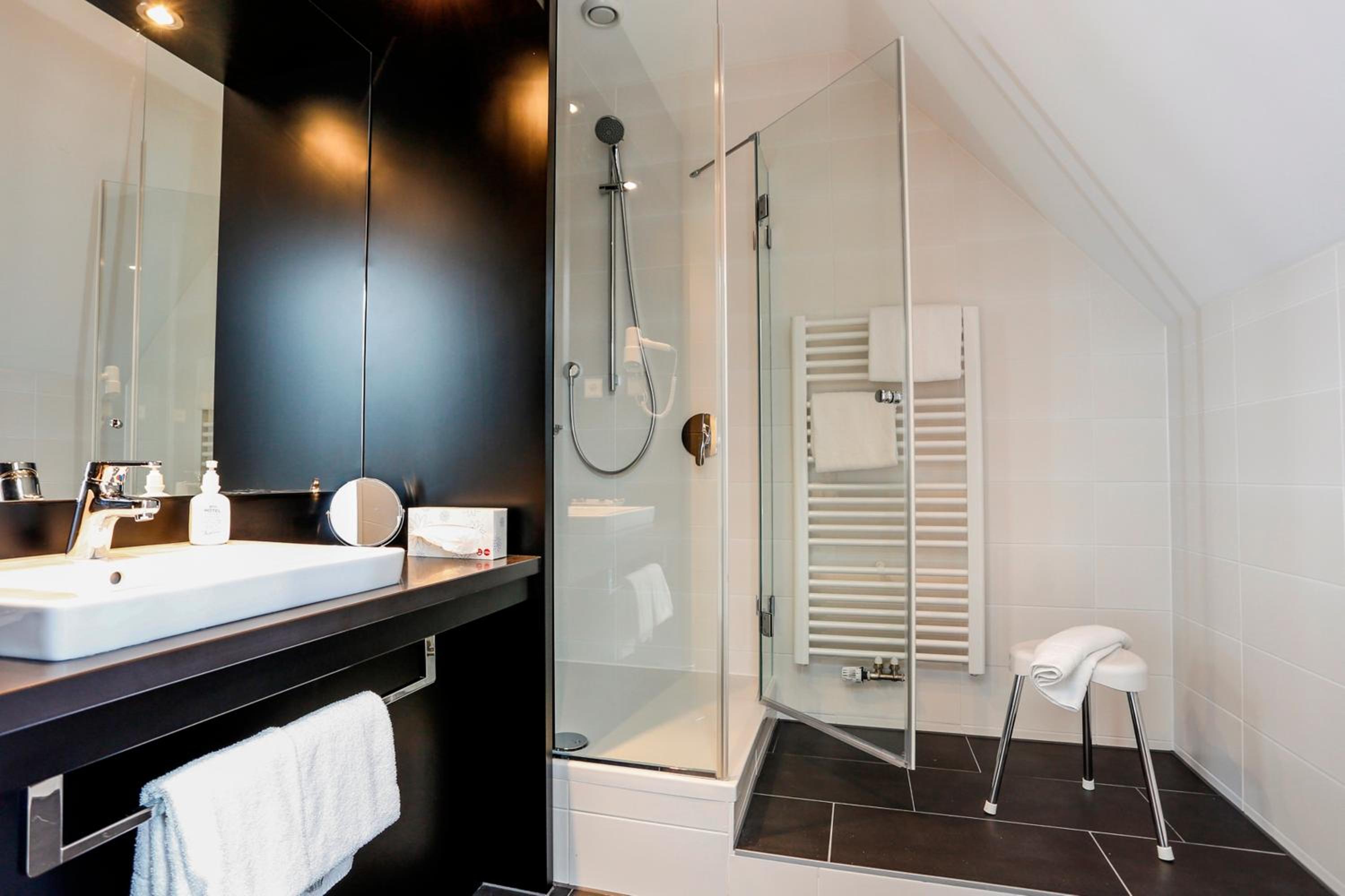 Business Suite - Photo 5