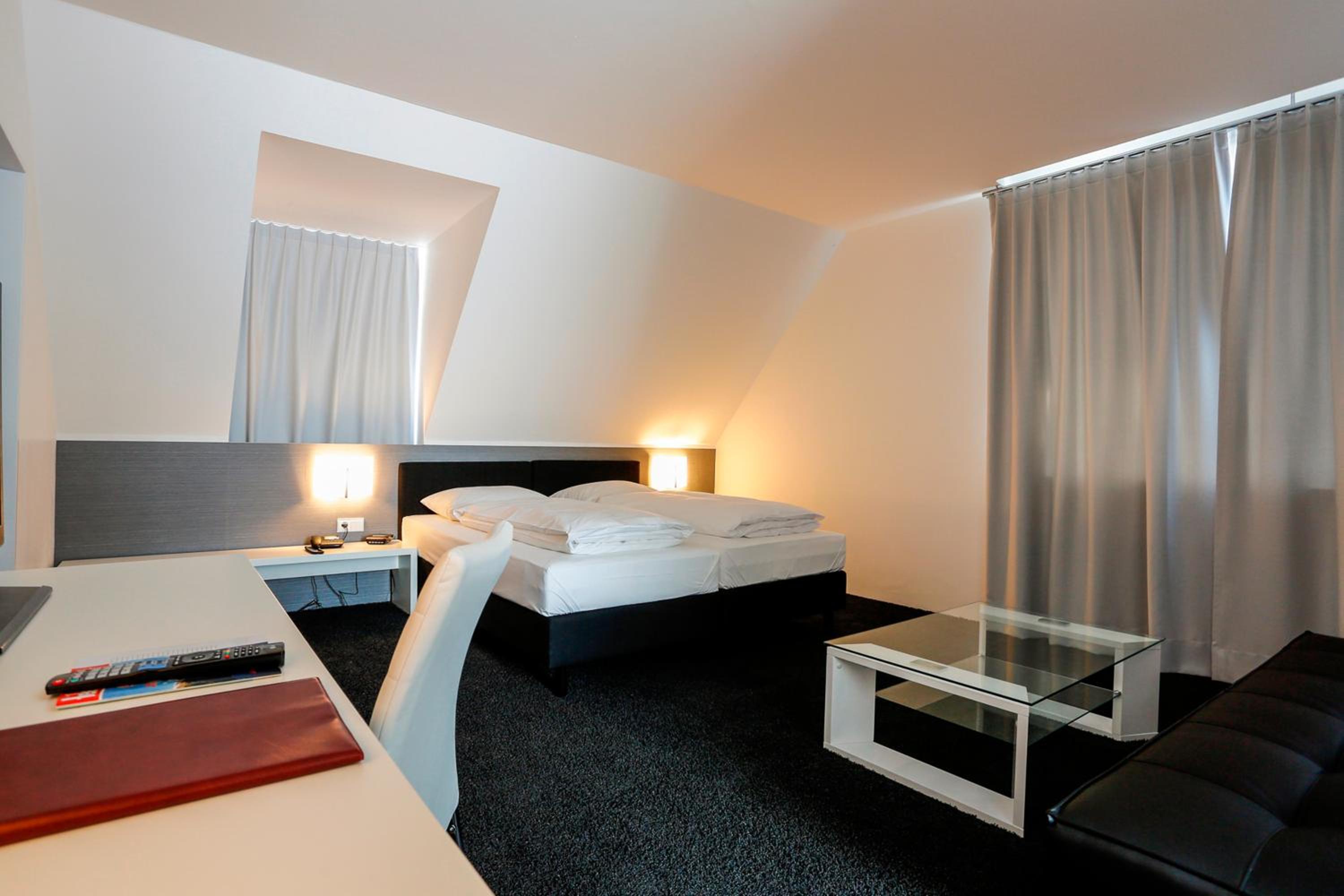 Business Suite - Photo 2