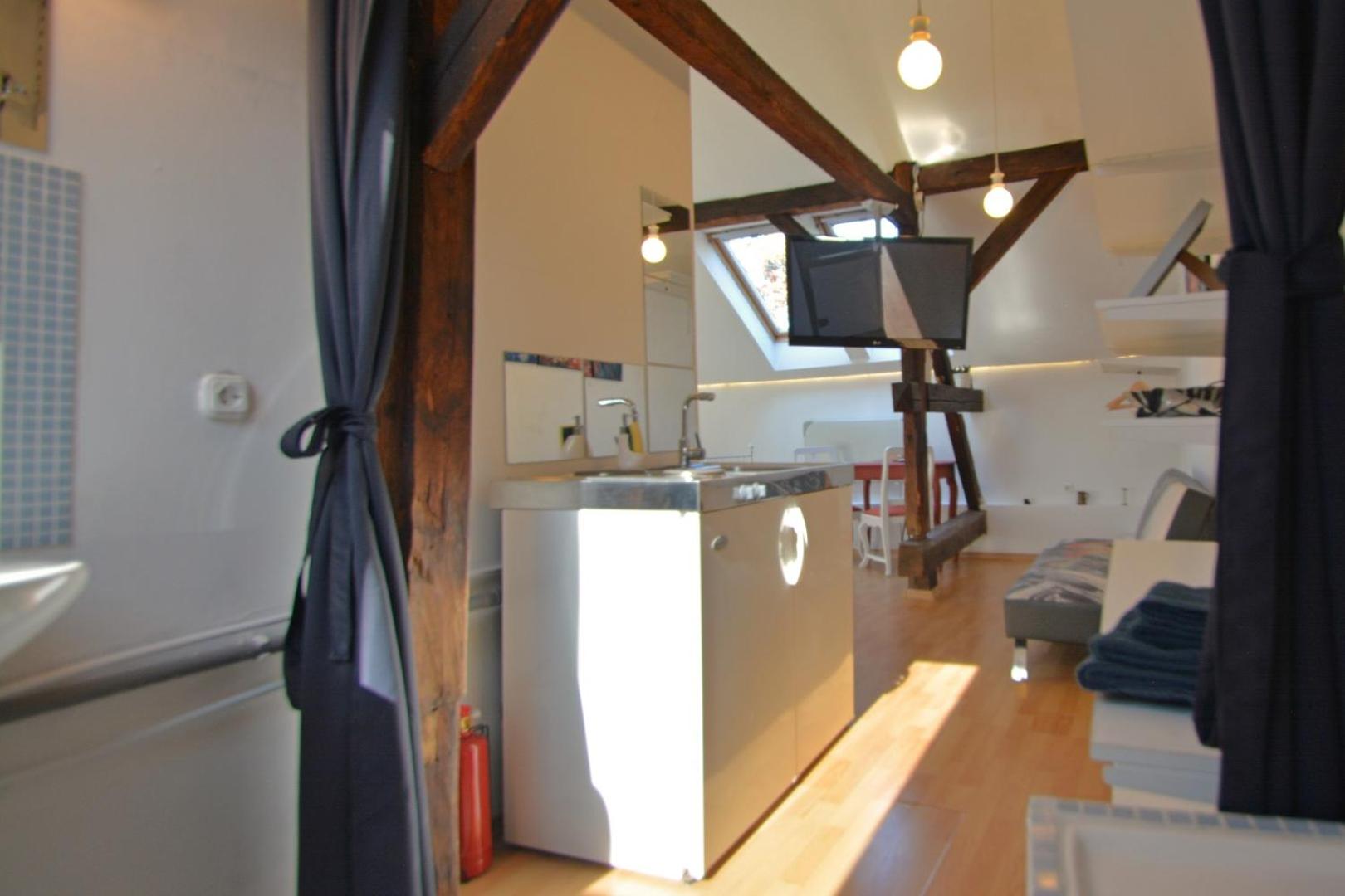 Double Room with Private Bathroom - Photo 4