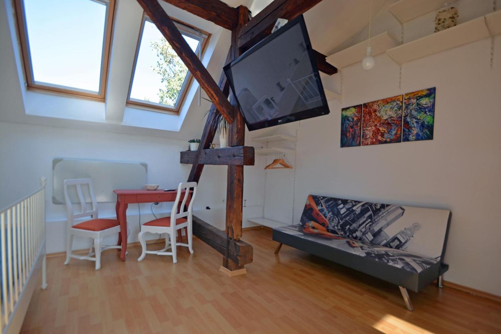 Double Room with Private Bathroom - Photo 1