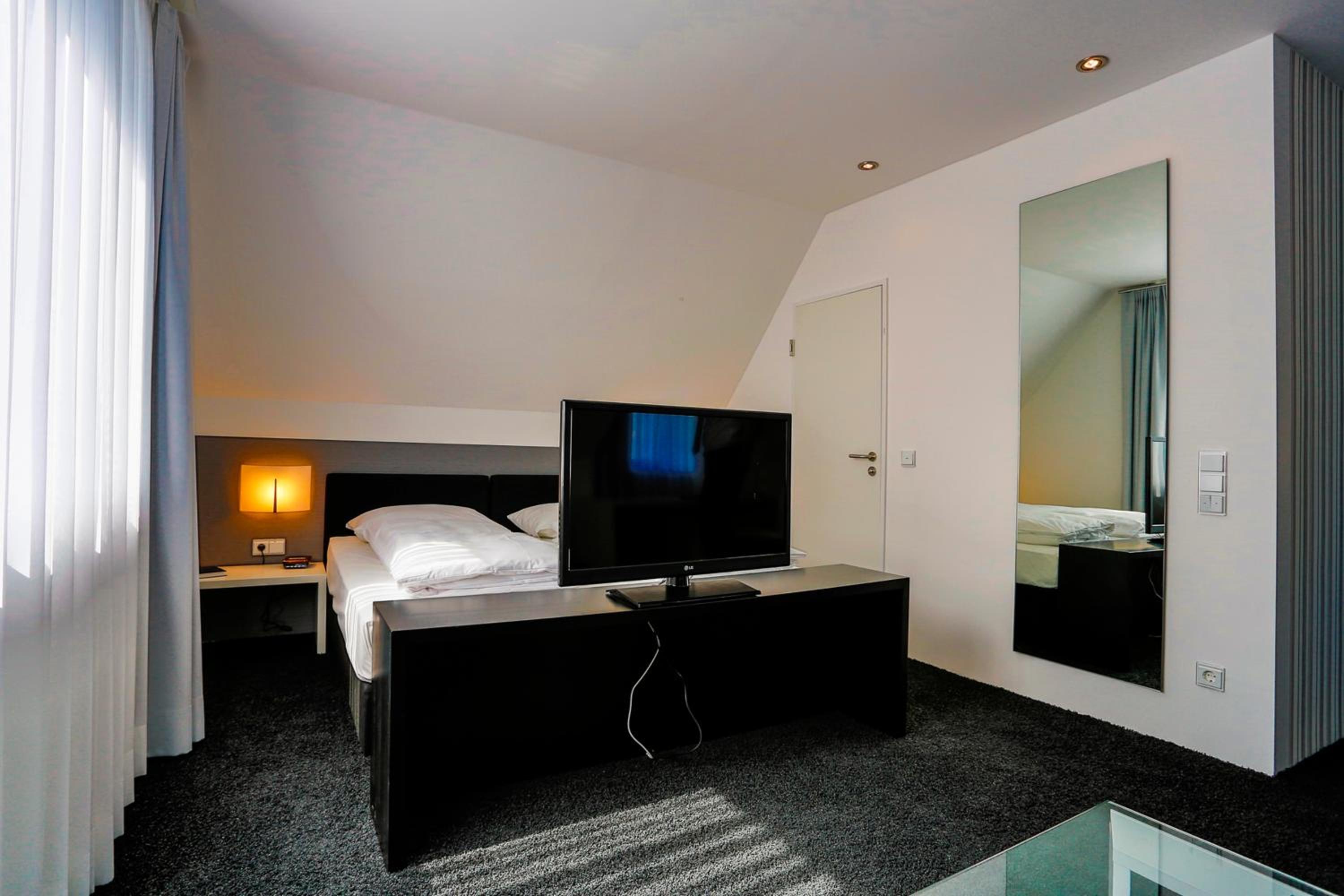 Business Suite - Photo 6