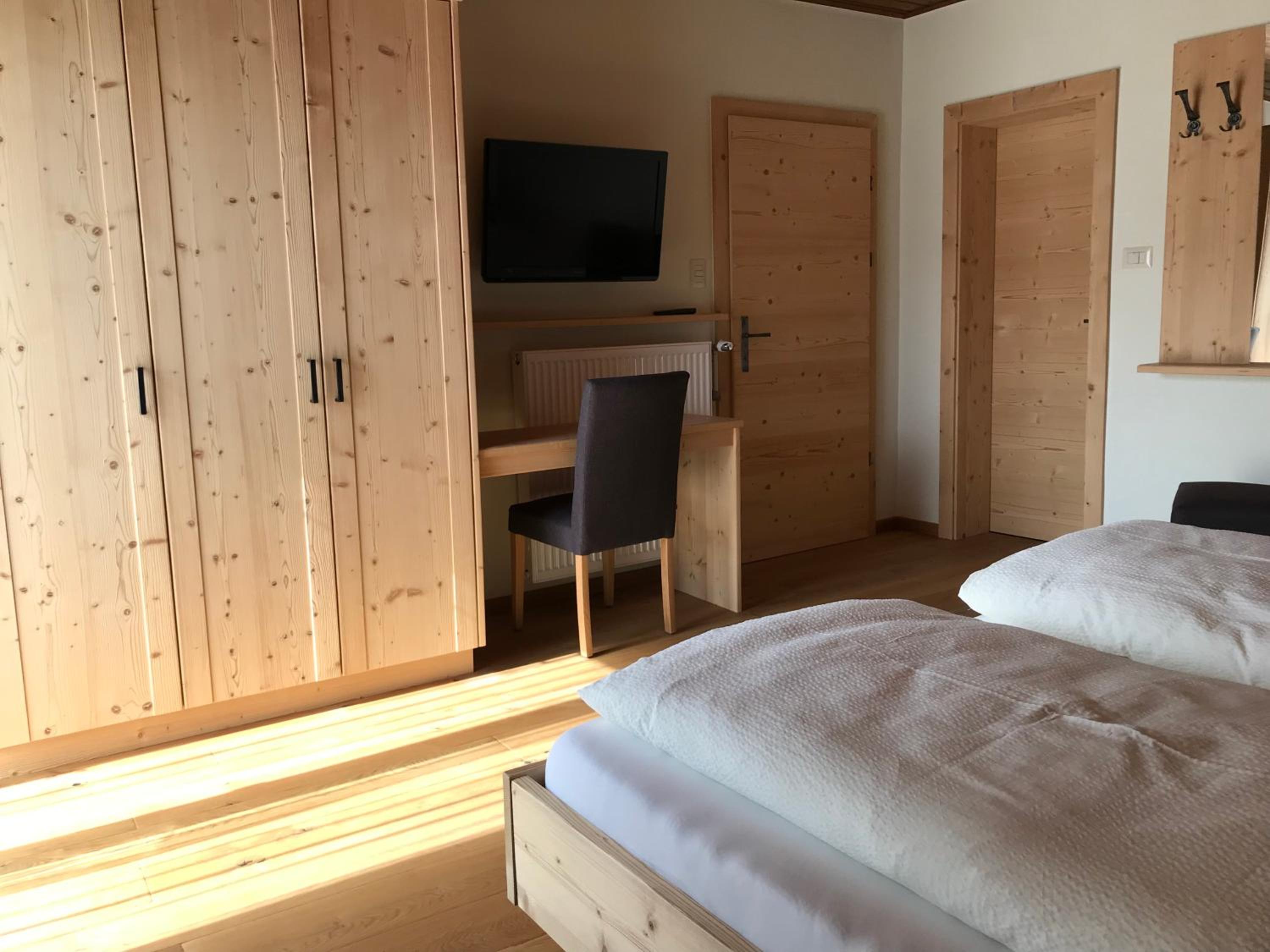 Two-Bedroom Apartment with Mountain View photo 3