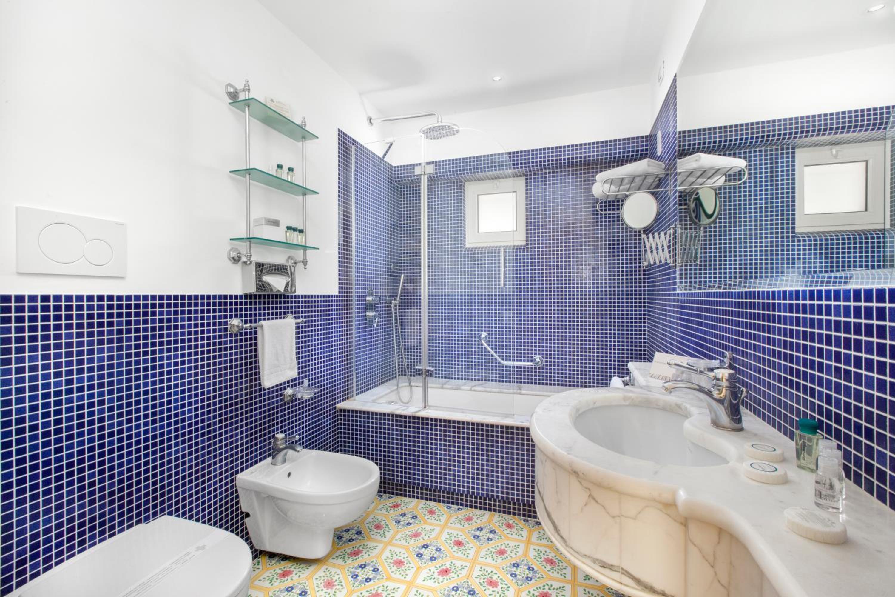 Classic Double or Twin Room with Rear View - Photo 11