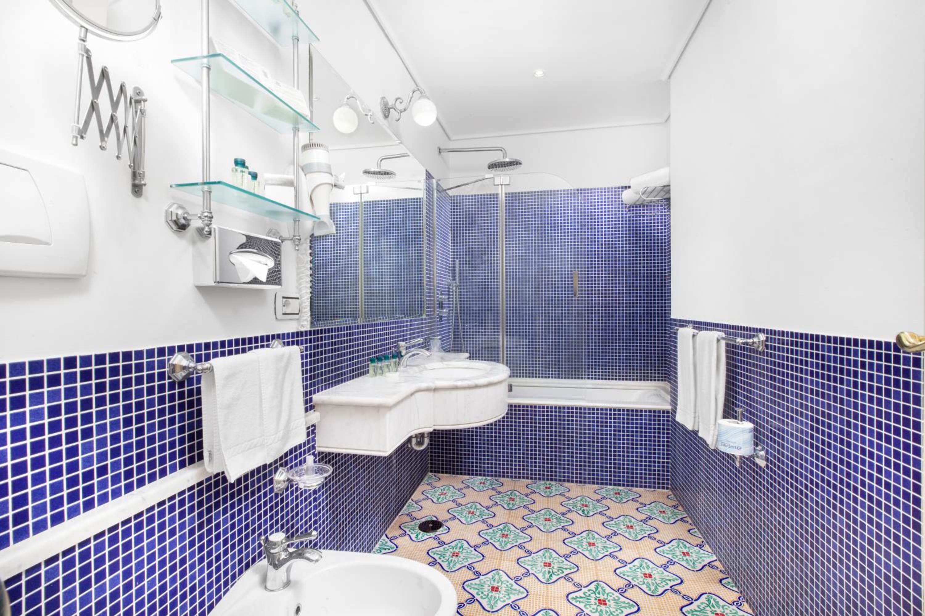 Classic Double or Twin Room with Rear View - Photo 5