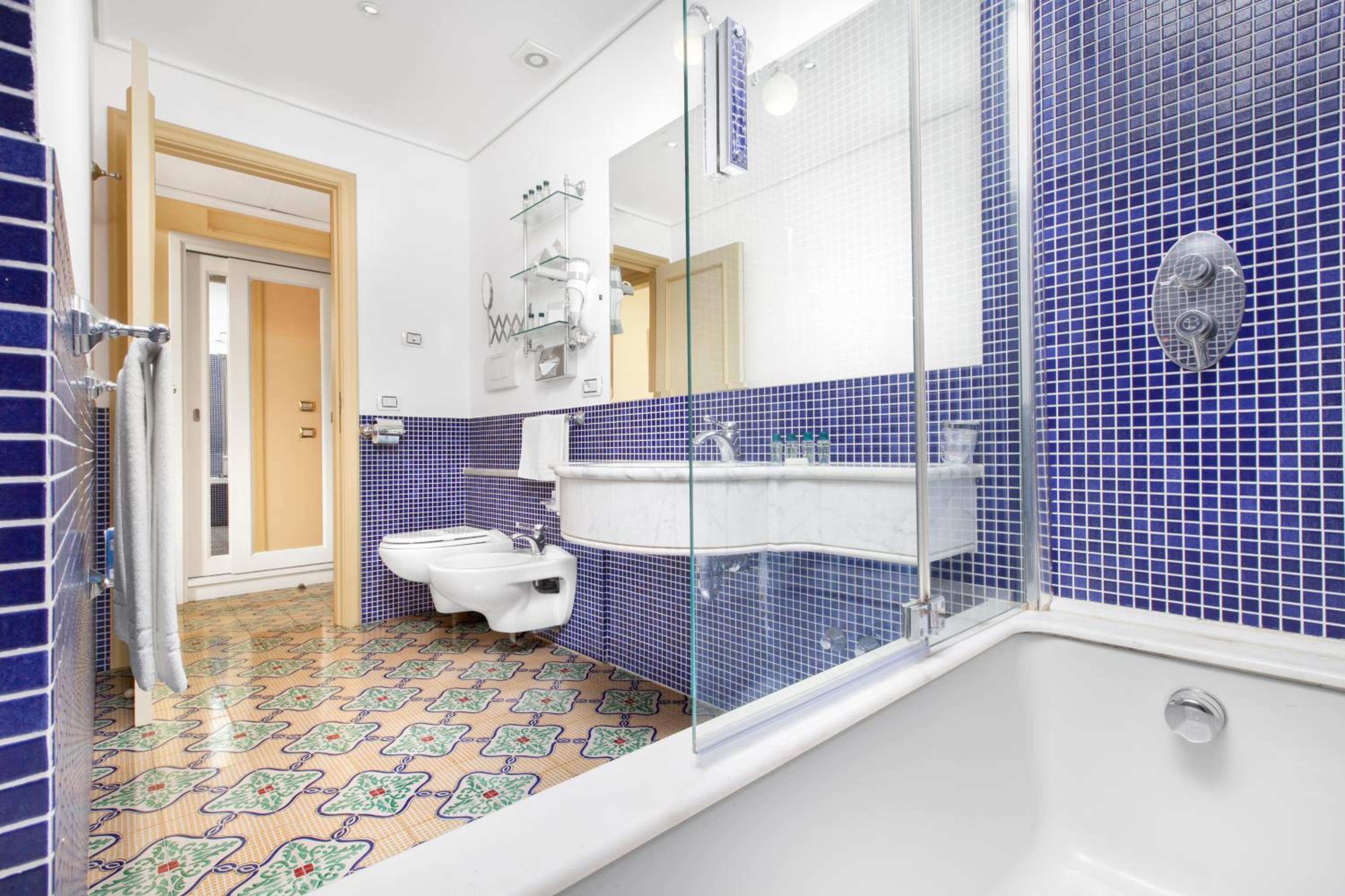 Classic Double or Twin Room with Rear View - Photo 10