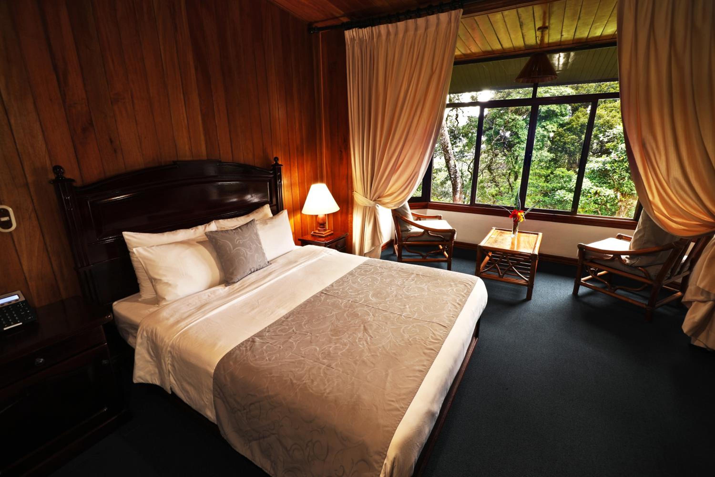 Superior Queen Room with Two Queen Beds photo 2