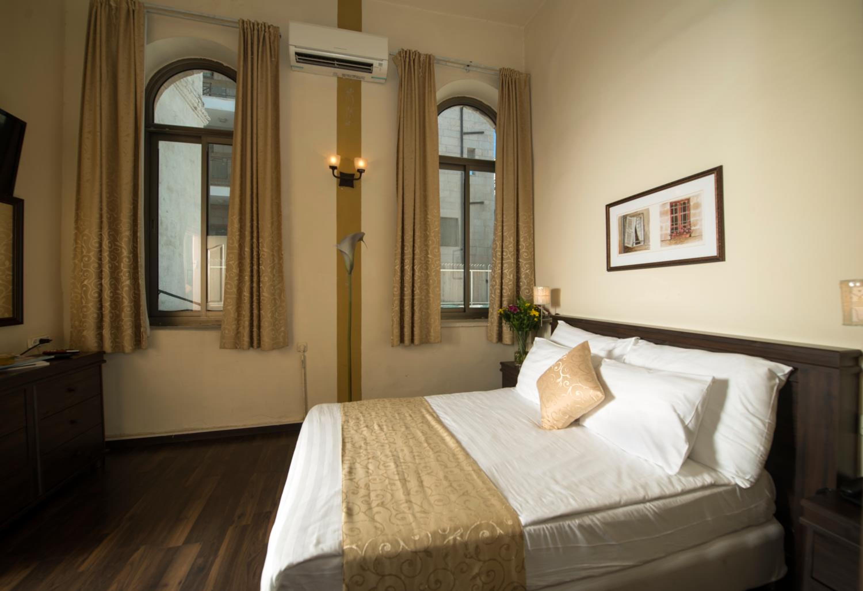 Double or Twin Room - Photo 3