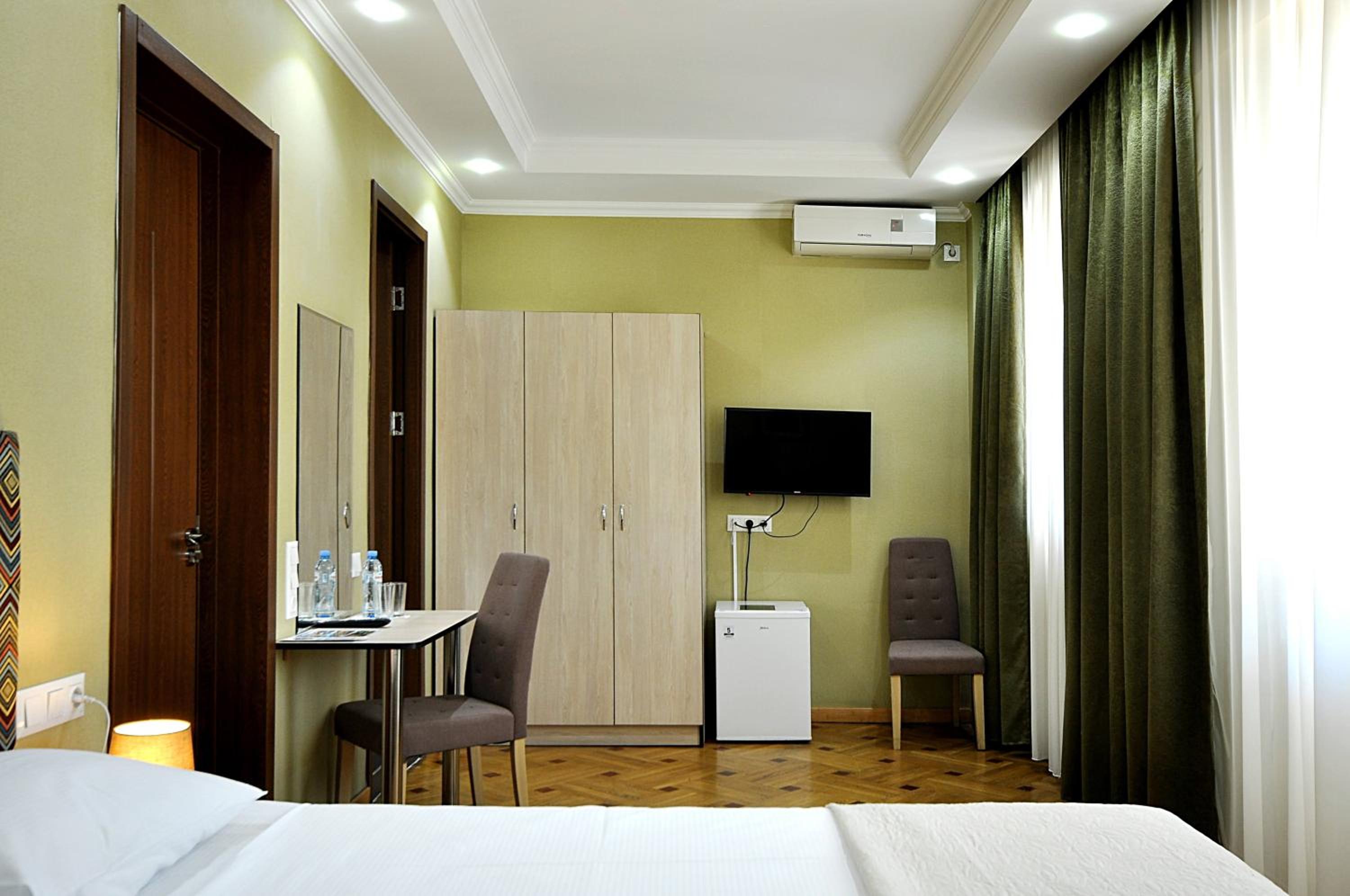 Superior Double or Twin Room with Terrace - Photo 9