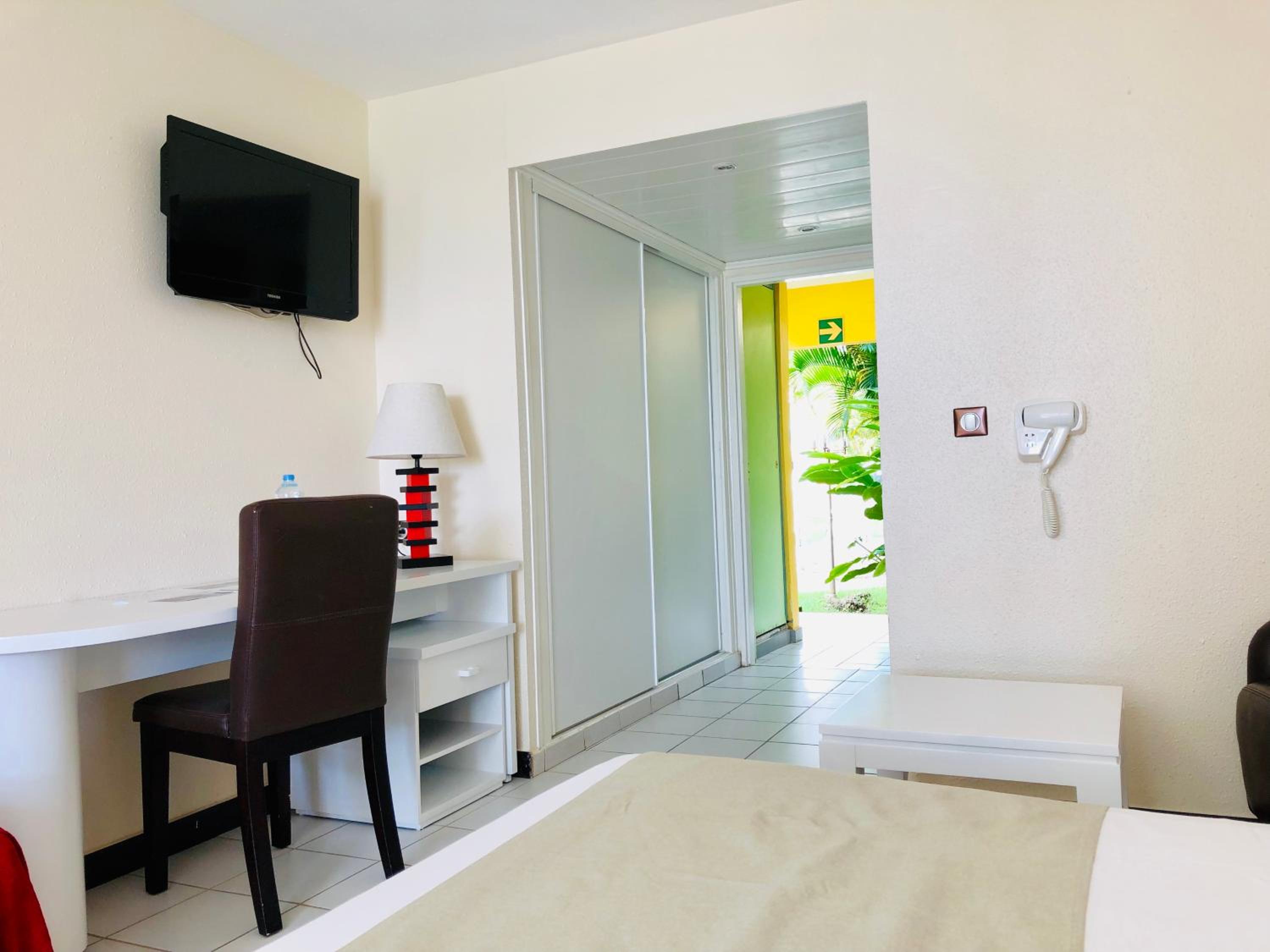 Two-Bedroom Suite (6 Adults max.) - Photo 8