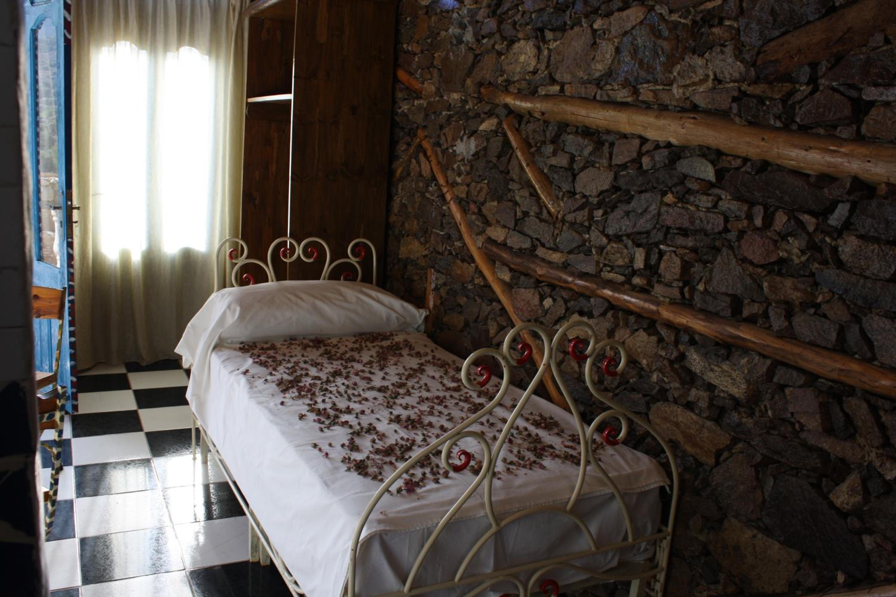 Triple Room with Balcony - Photo 14