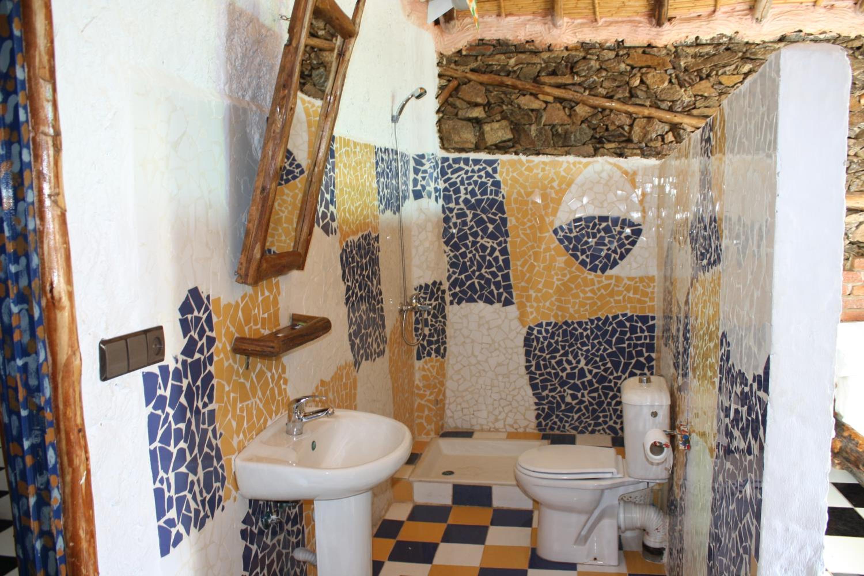 Triple Room with Balcony - Photo 13
