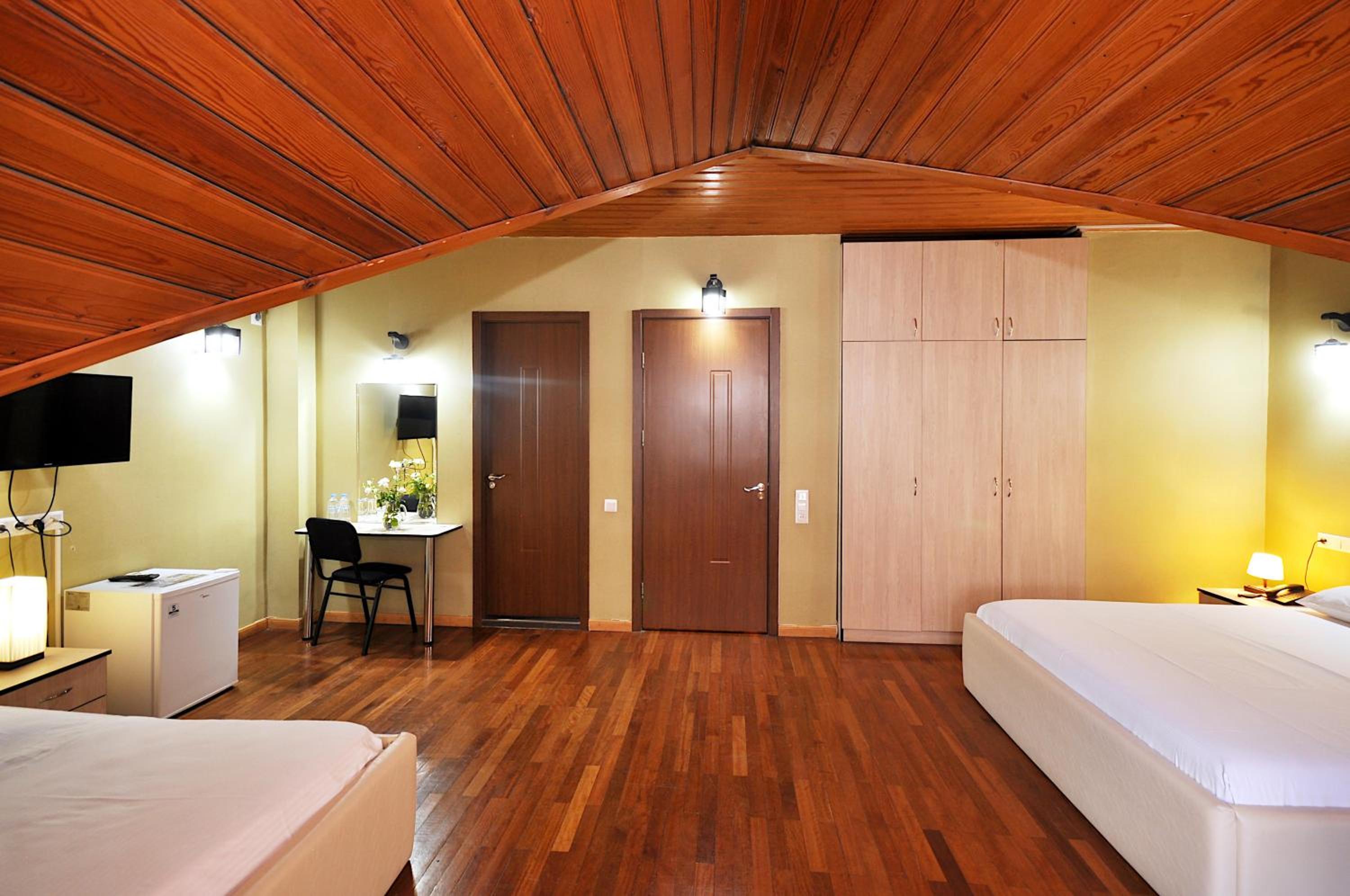 Family Room - Photo 5