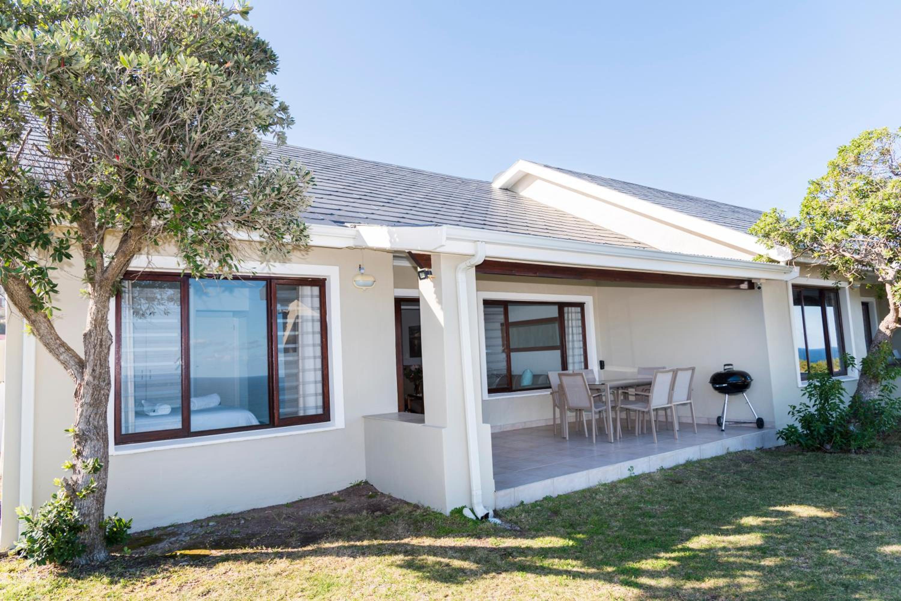 Villa photo 2