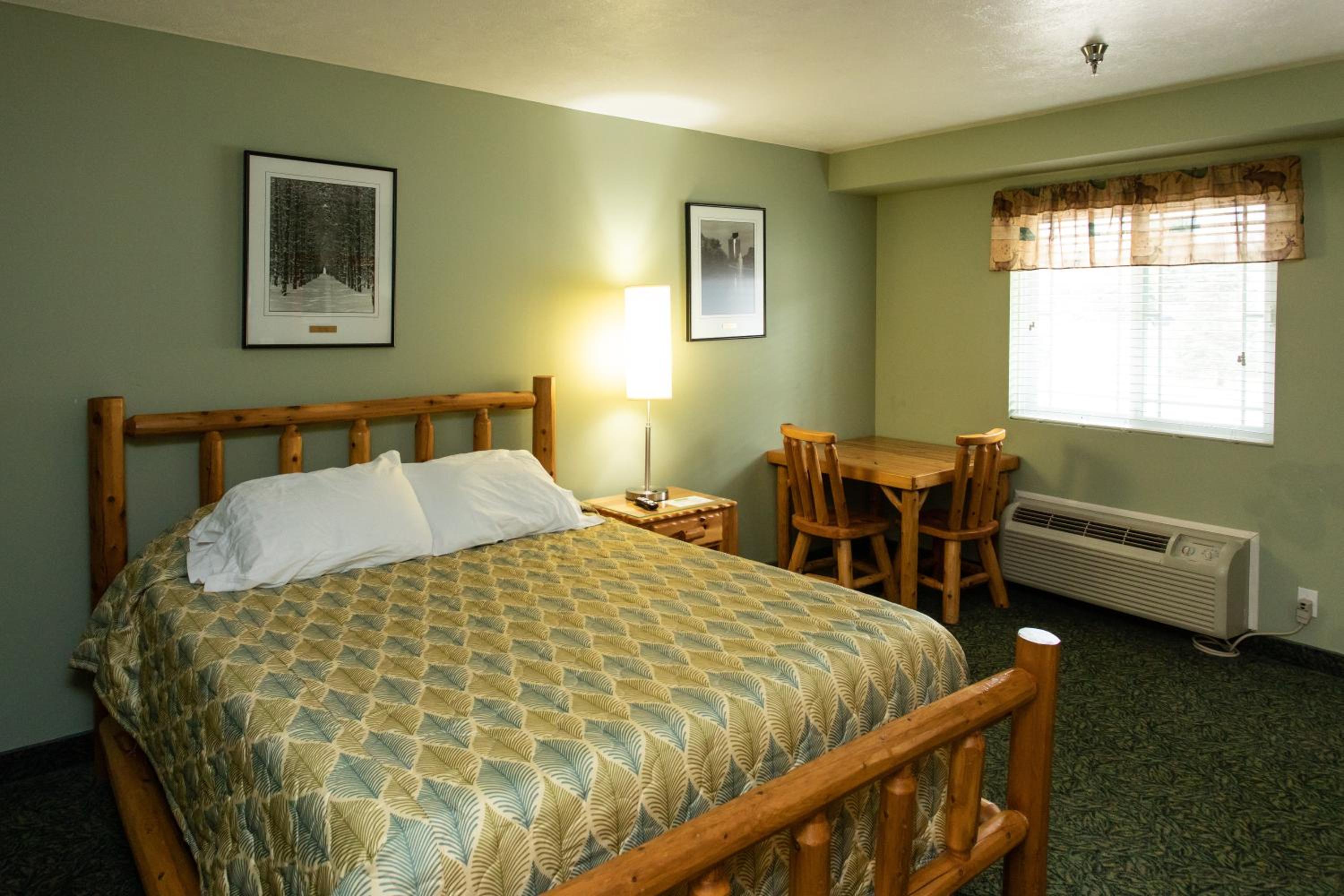 Queen Room photo 1