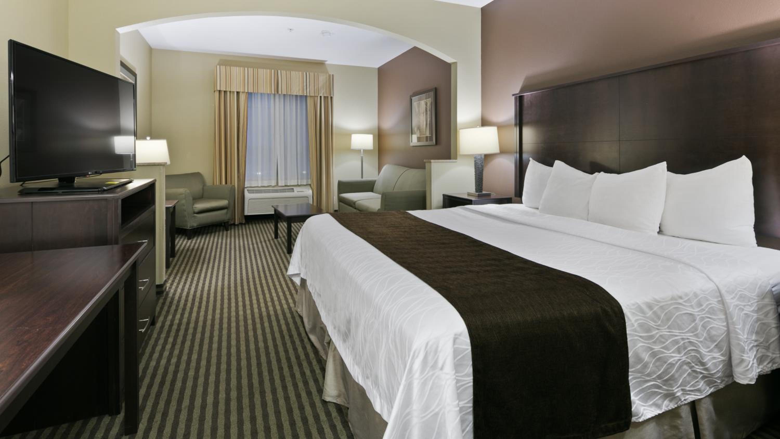 King Suite with Walk-in Shower - Disability Access - Photo 7