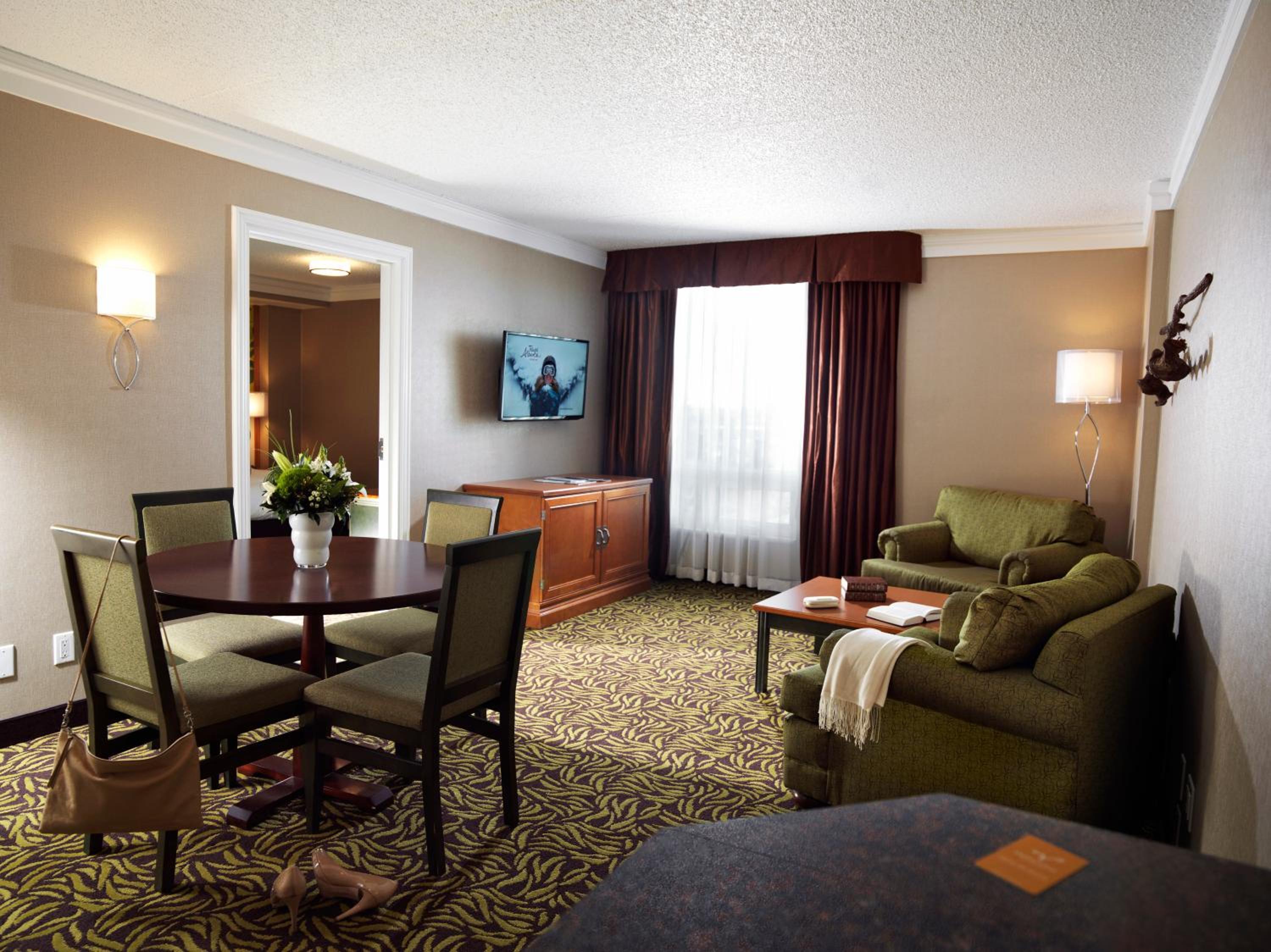 Deluxe King Suite