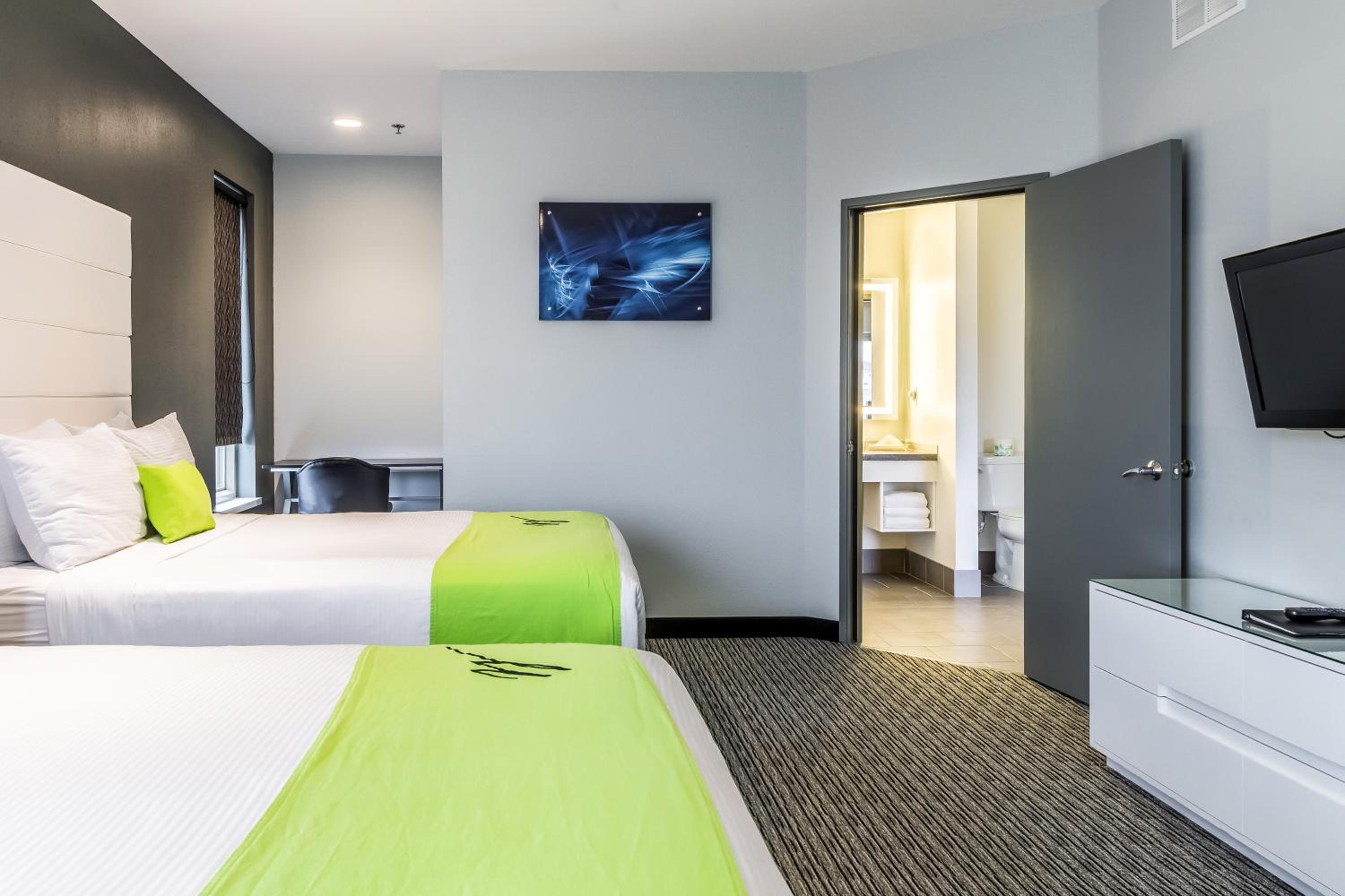 Queen Room with Two Queen Beds - Accessible/Non-Smoking  photo 2