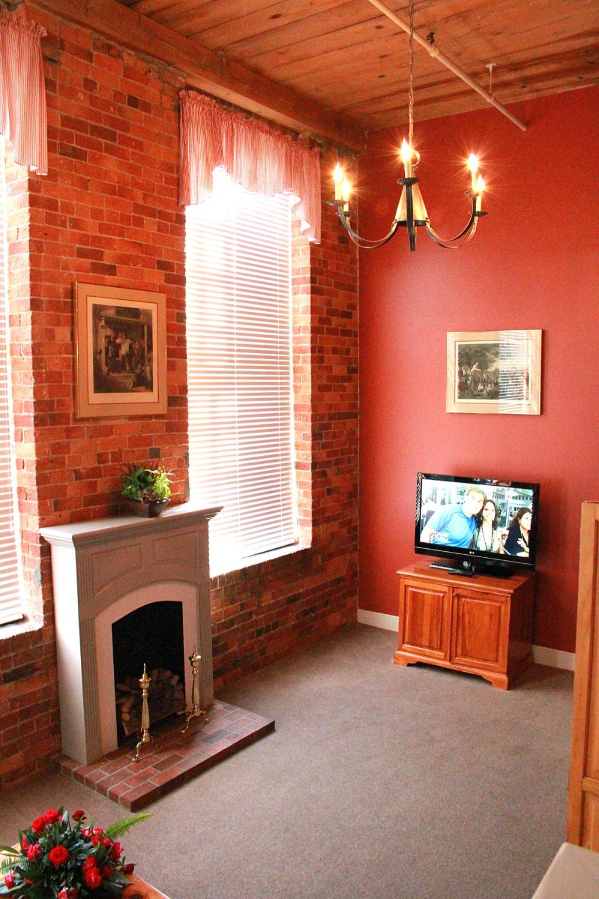 Deluxe King Studio Suite - Non-Smoking photo 3