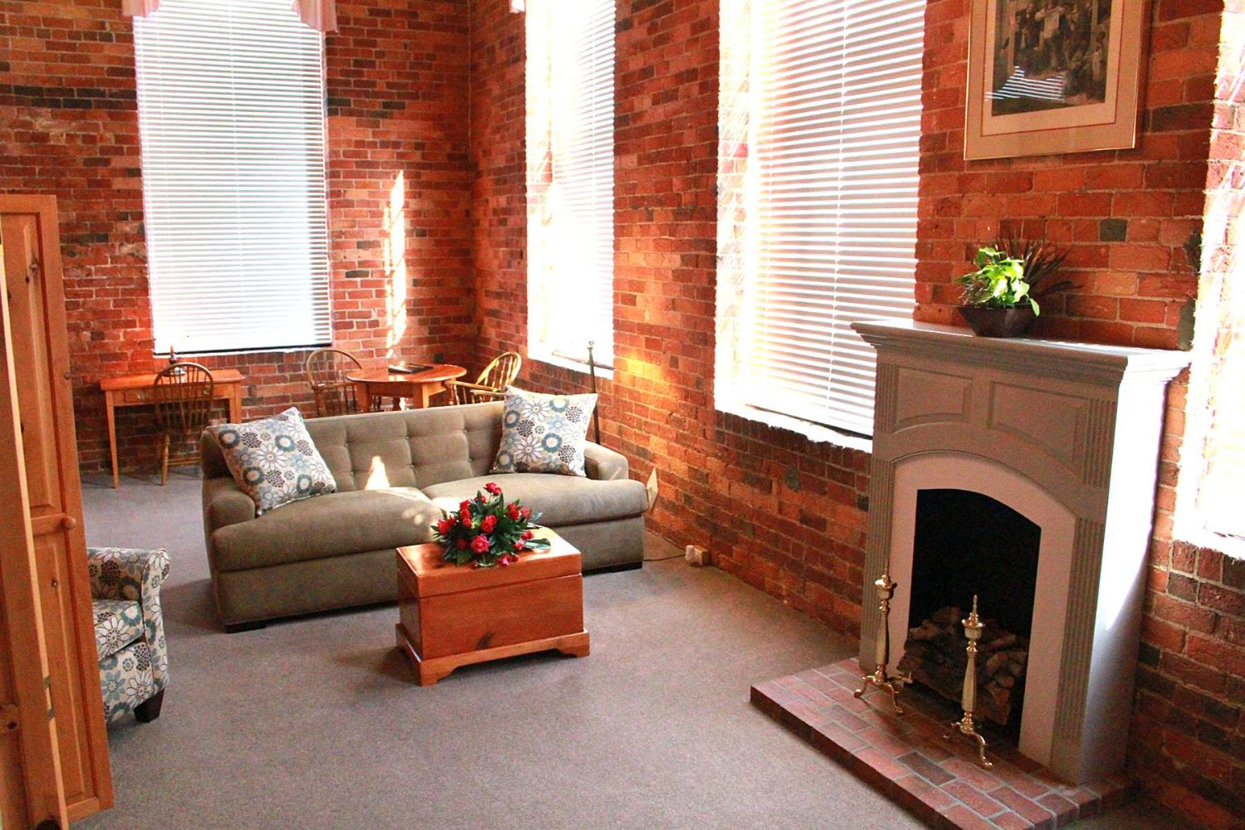 Deluxe King Studio Suite - Non-Smoking photo 2