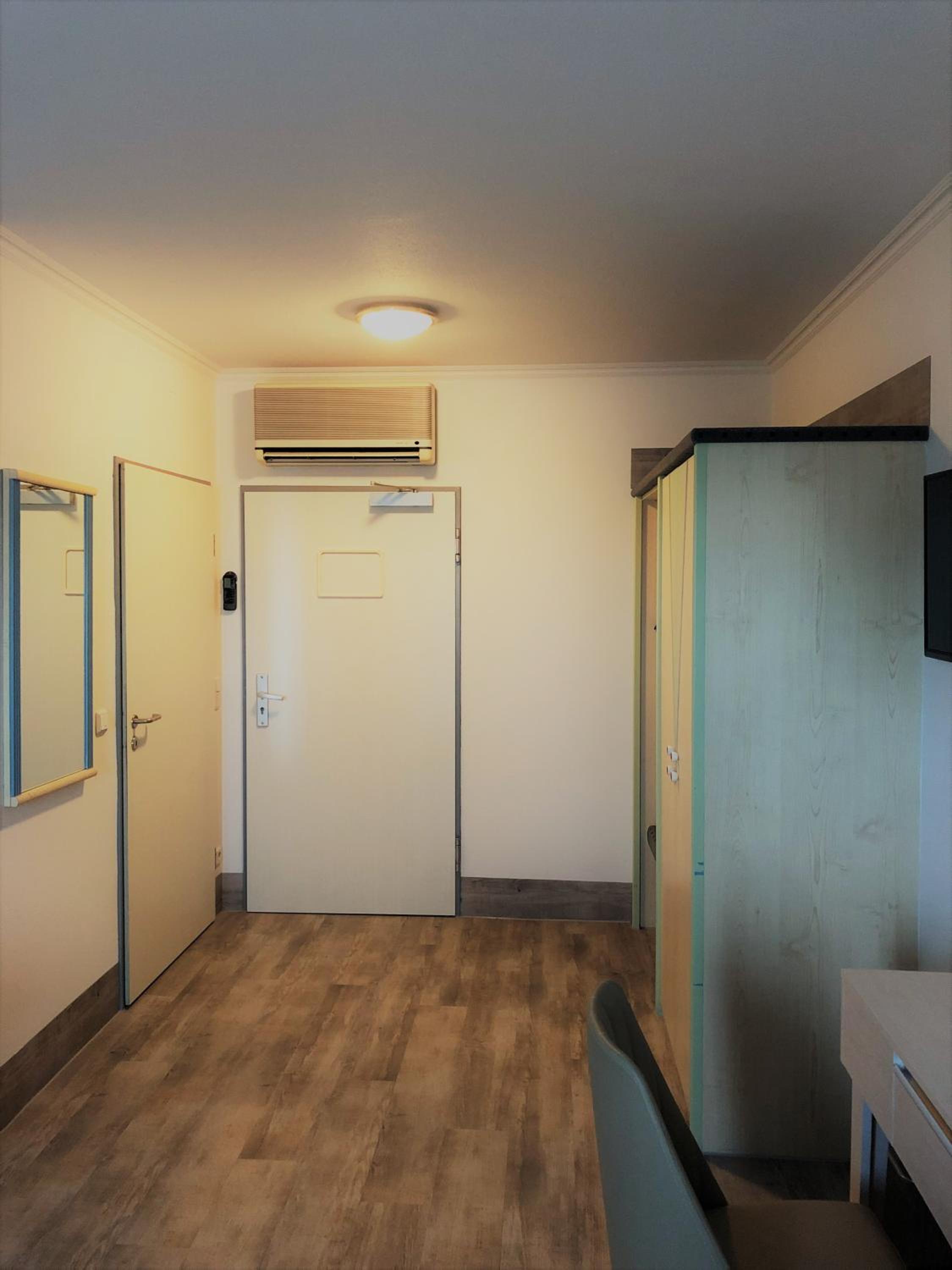 Single Room photo 3