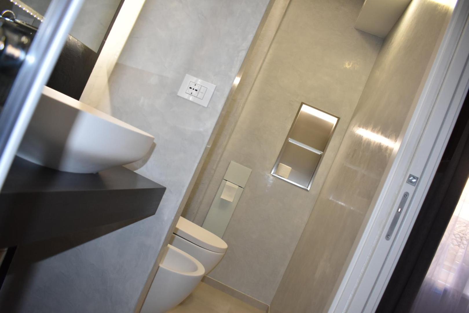 Deluxe King Room - Photo 19