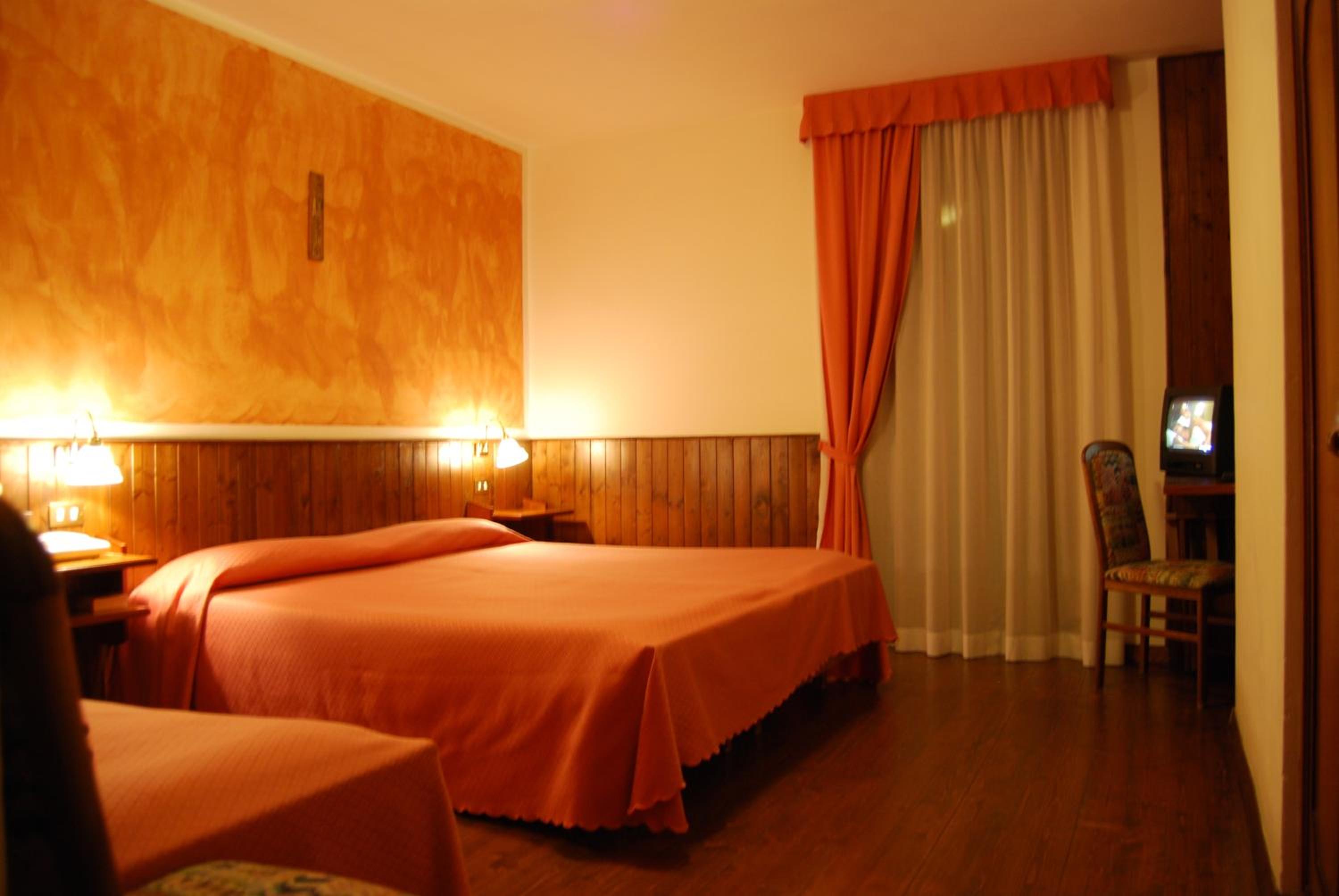 Double or Twin Room photo 3