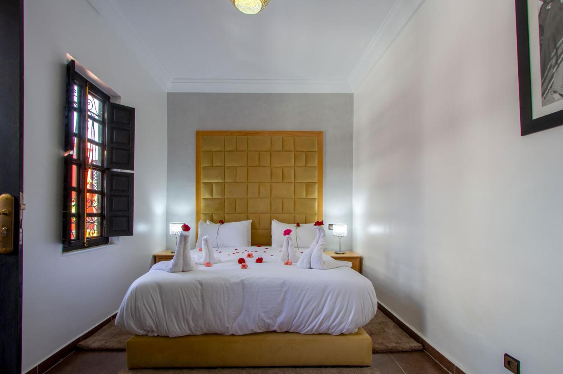 Standard Double Room - Photo 12