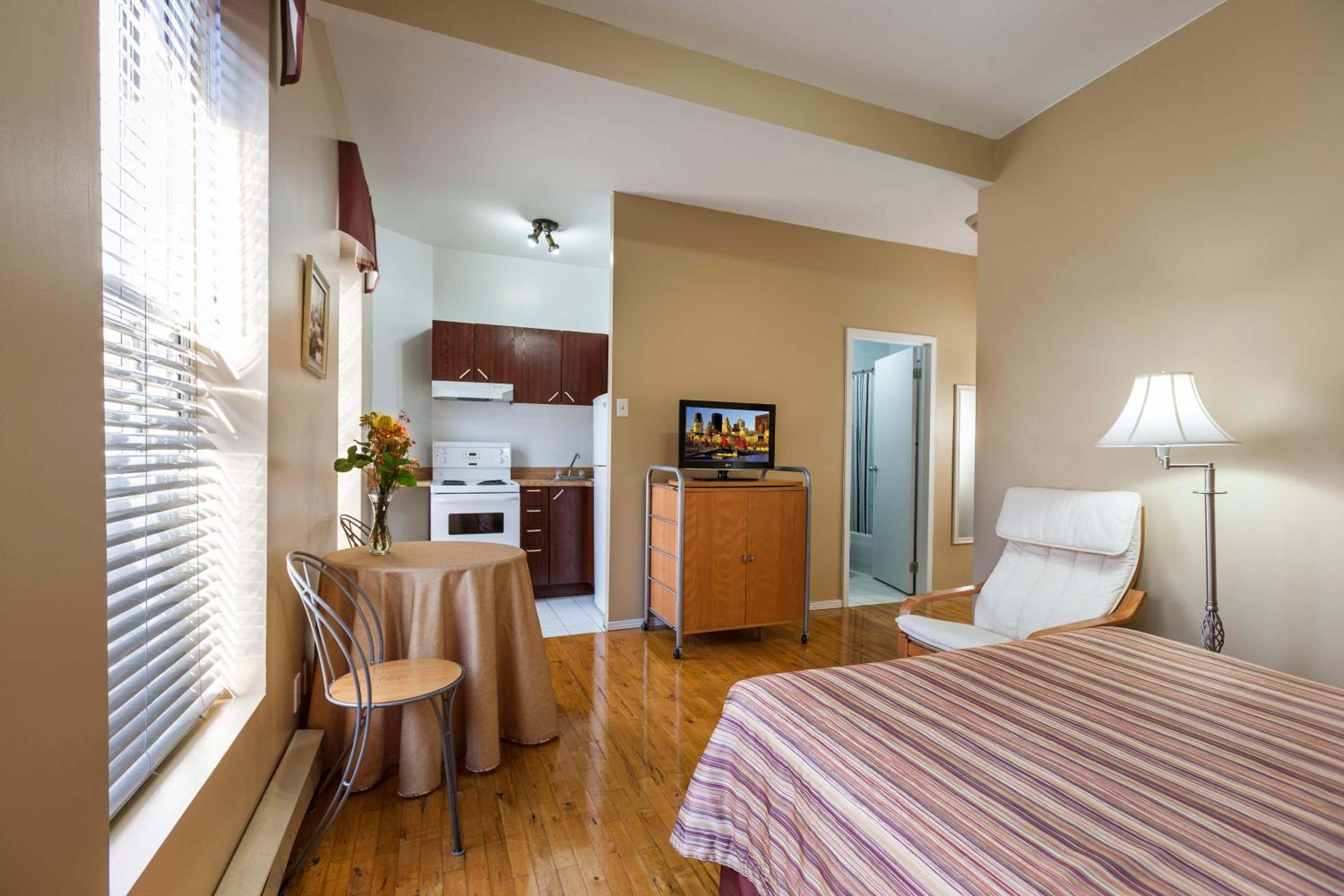 One Double Bed Studio - Photo 2