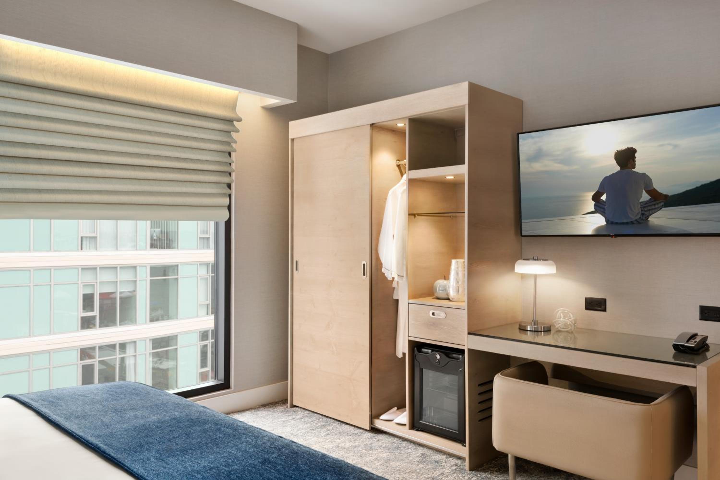 Deluxe King Room - Photo 1