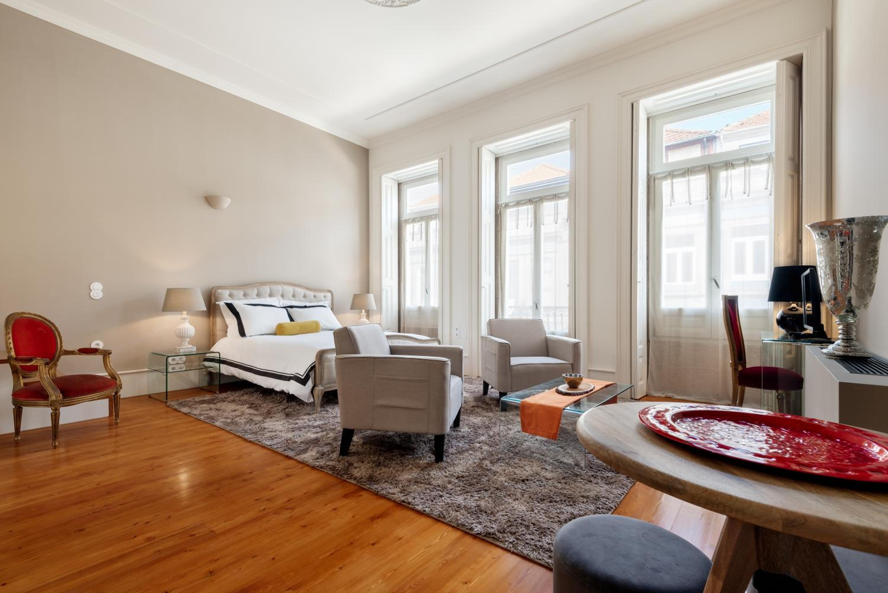 Deluxe Queen Suite - Photo 9
