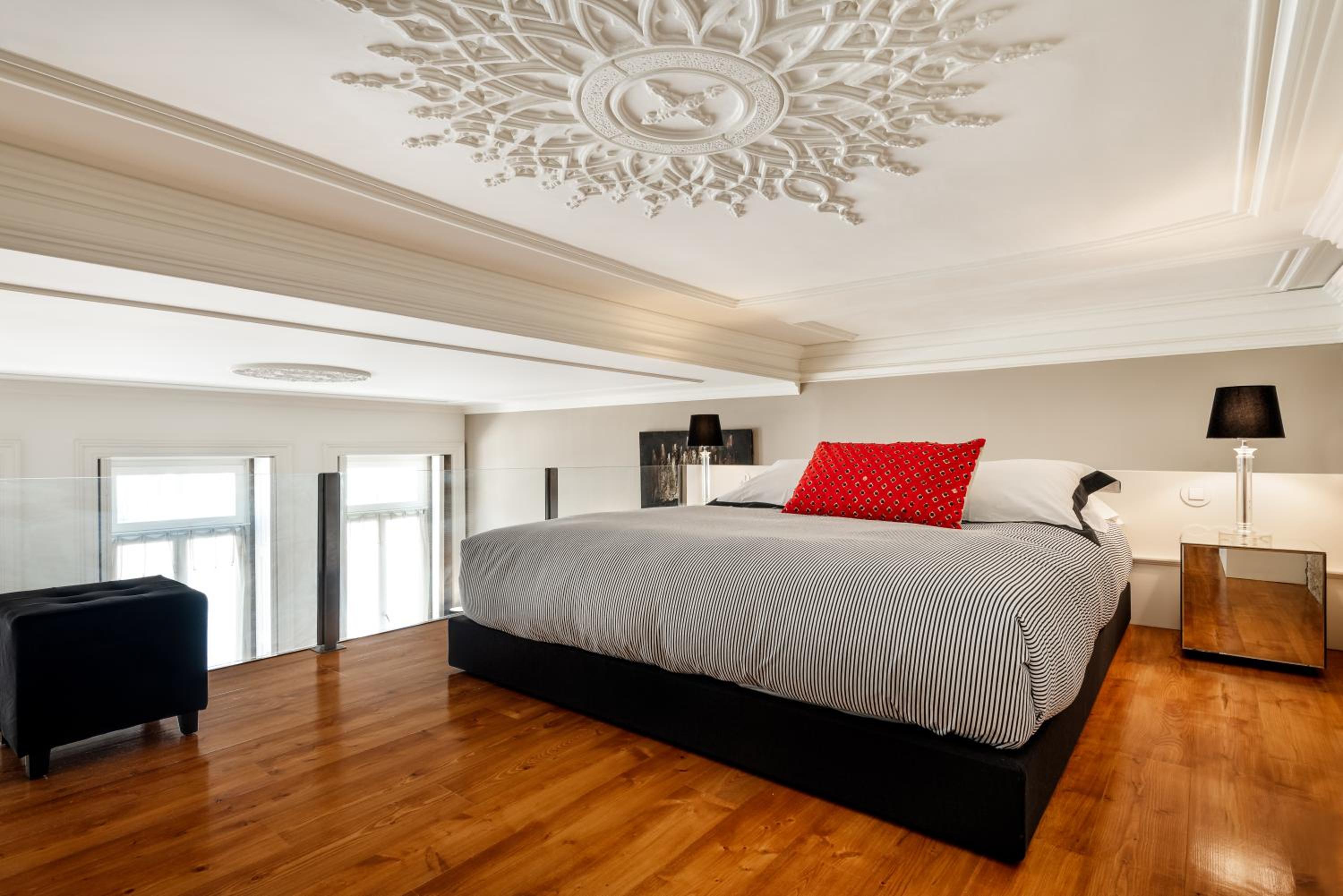 Deluxe Queen Suite - Photo 7