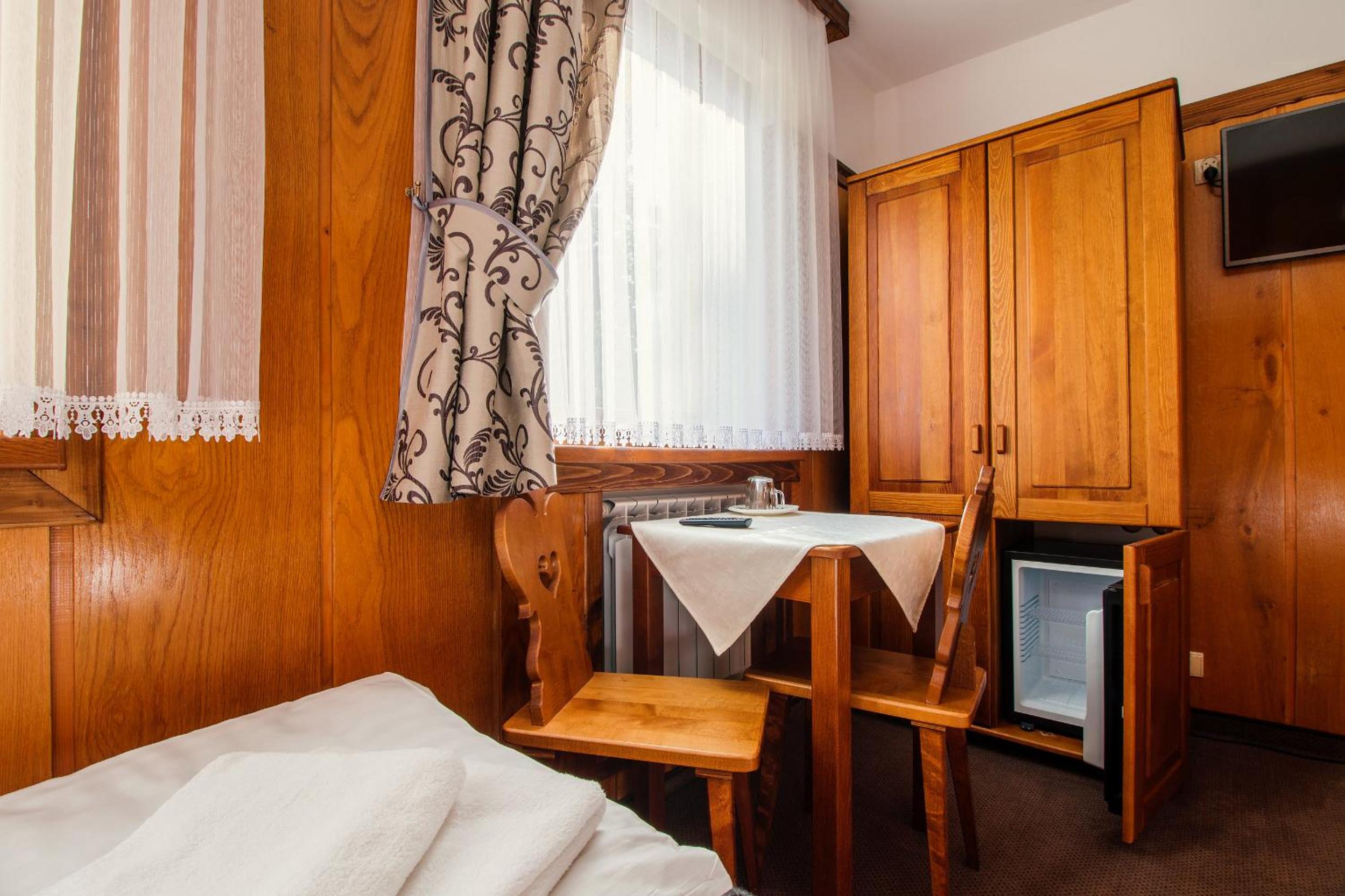 Twin Room - Photo 1