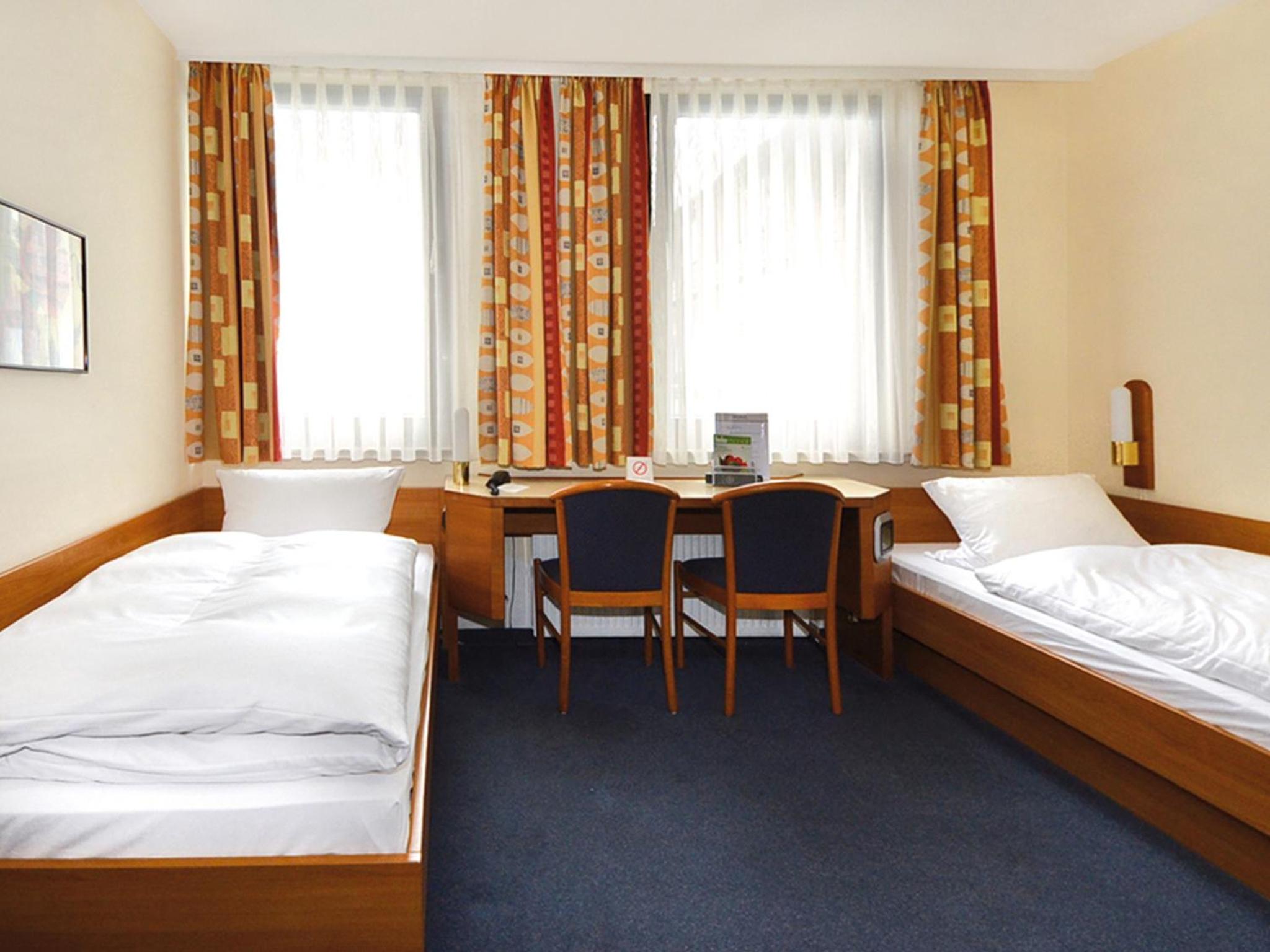 Small Economy Double or Twin Room - Photo 3