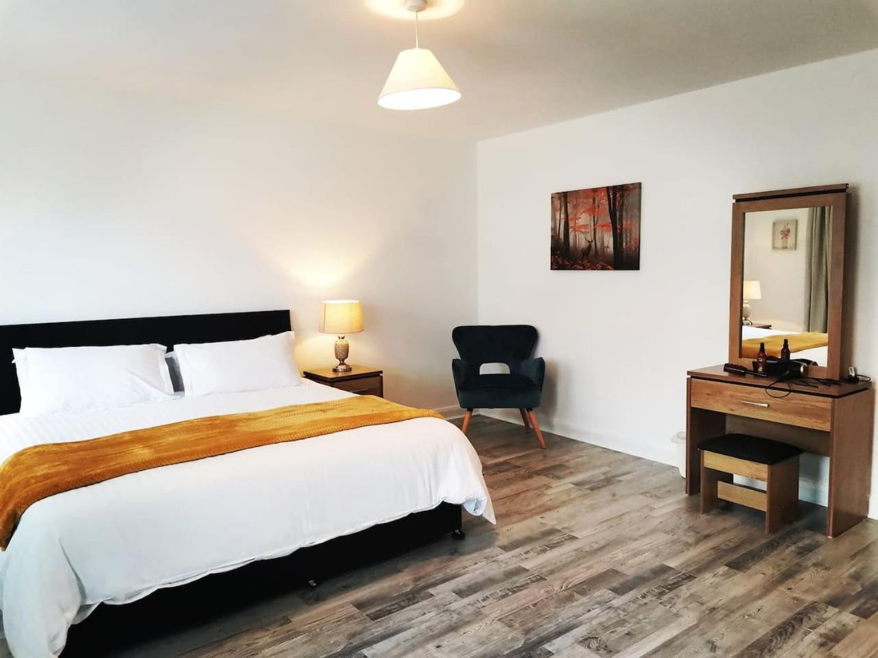 Four-Bedroom House - Photo 14