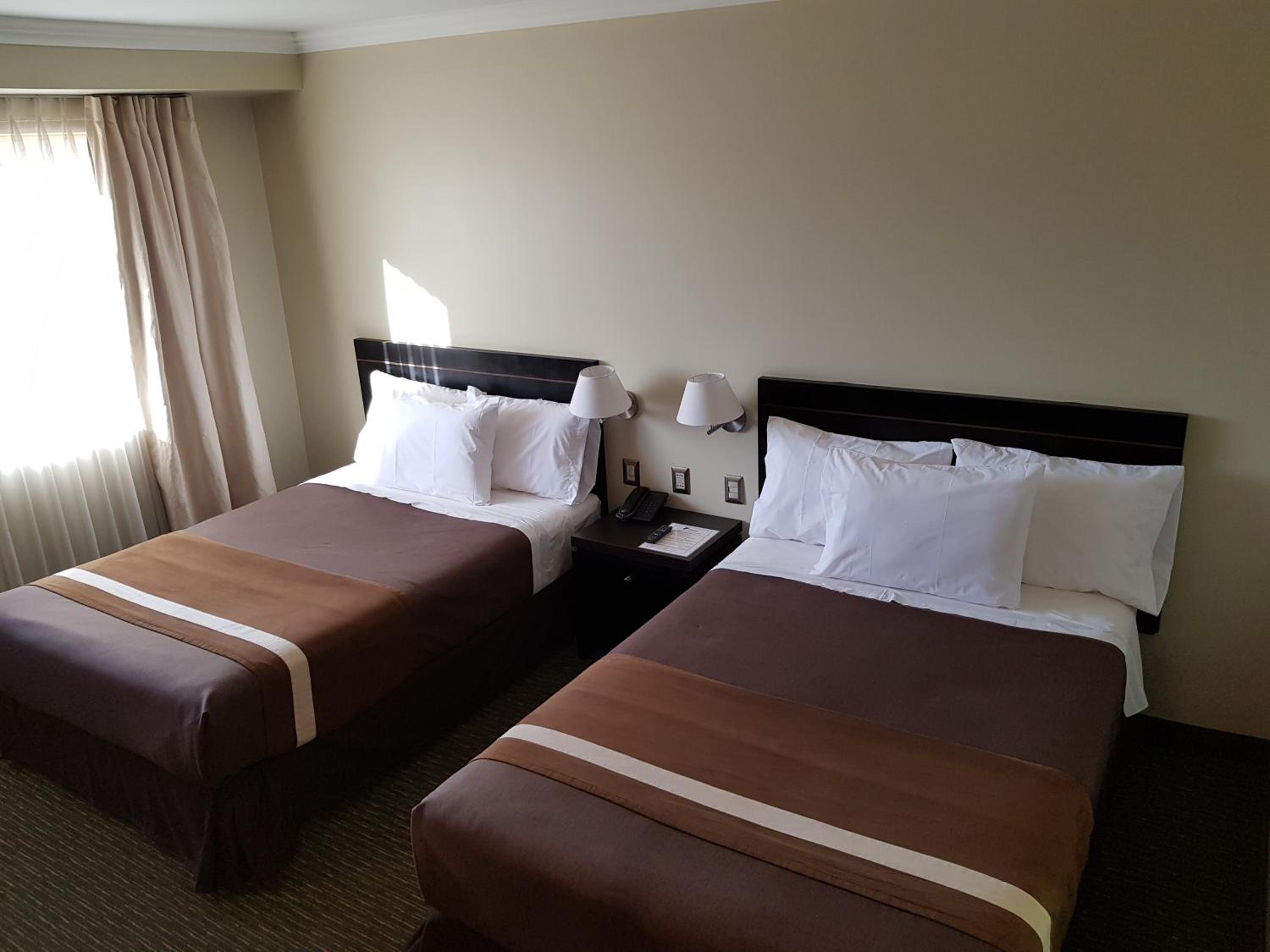 Queen Room with Two Queen Beds photo 3