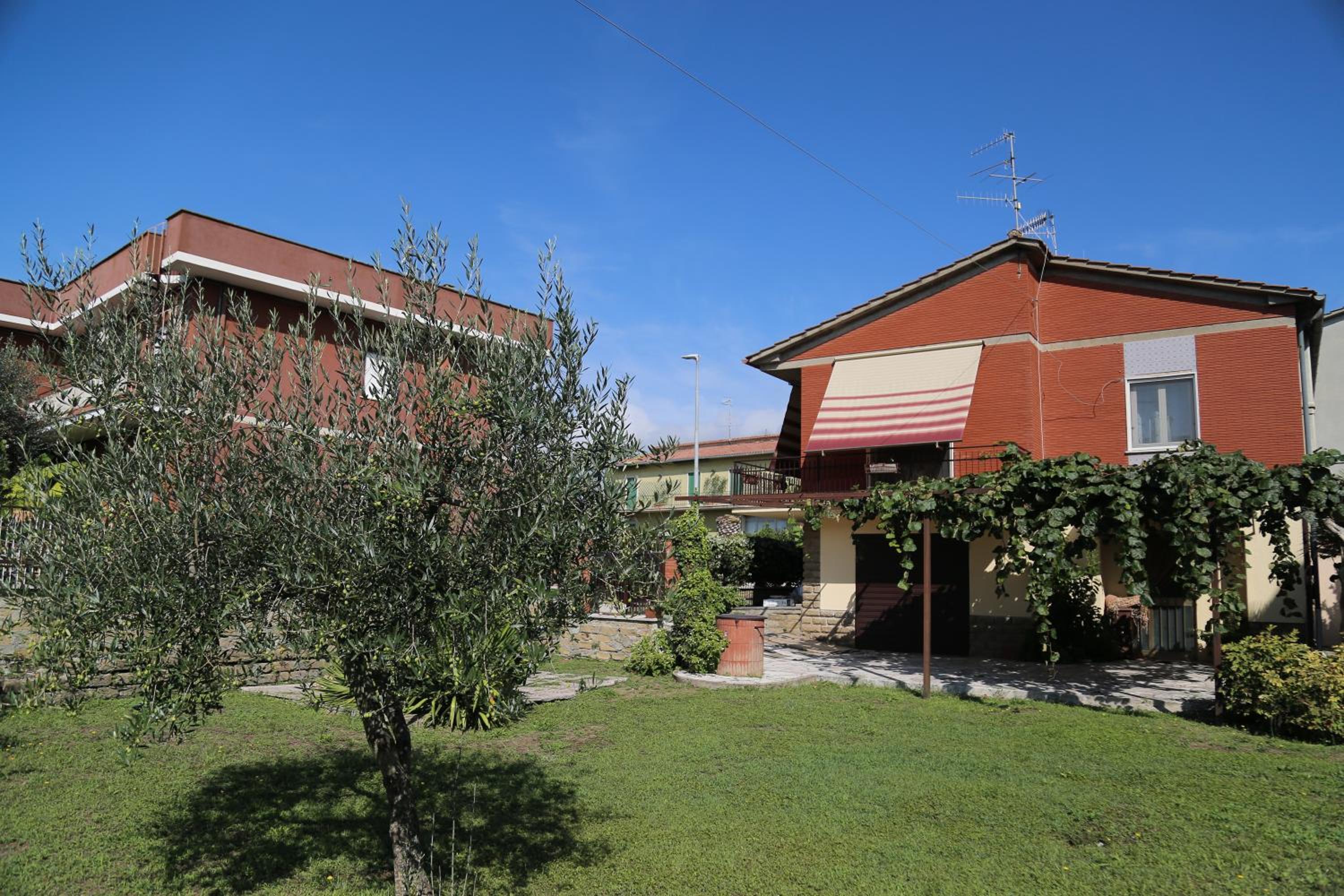 Apartment with Balcony - Photo 21