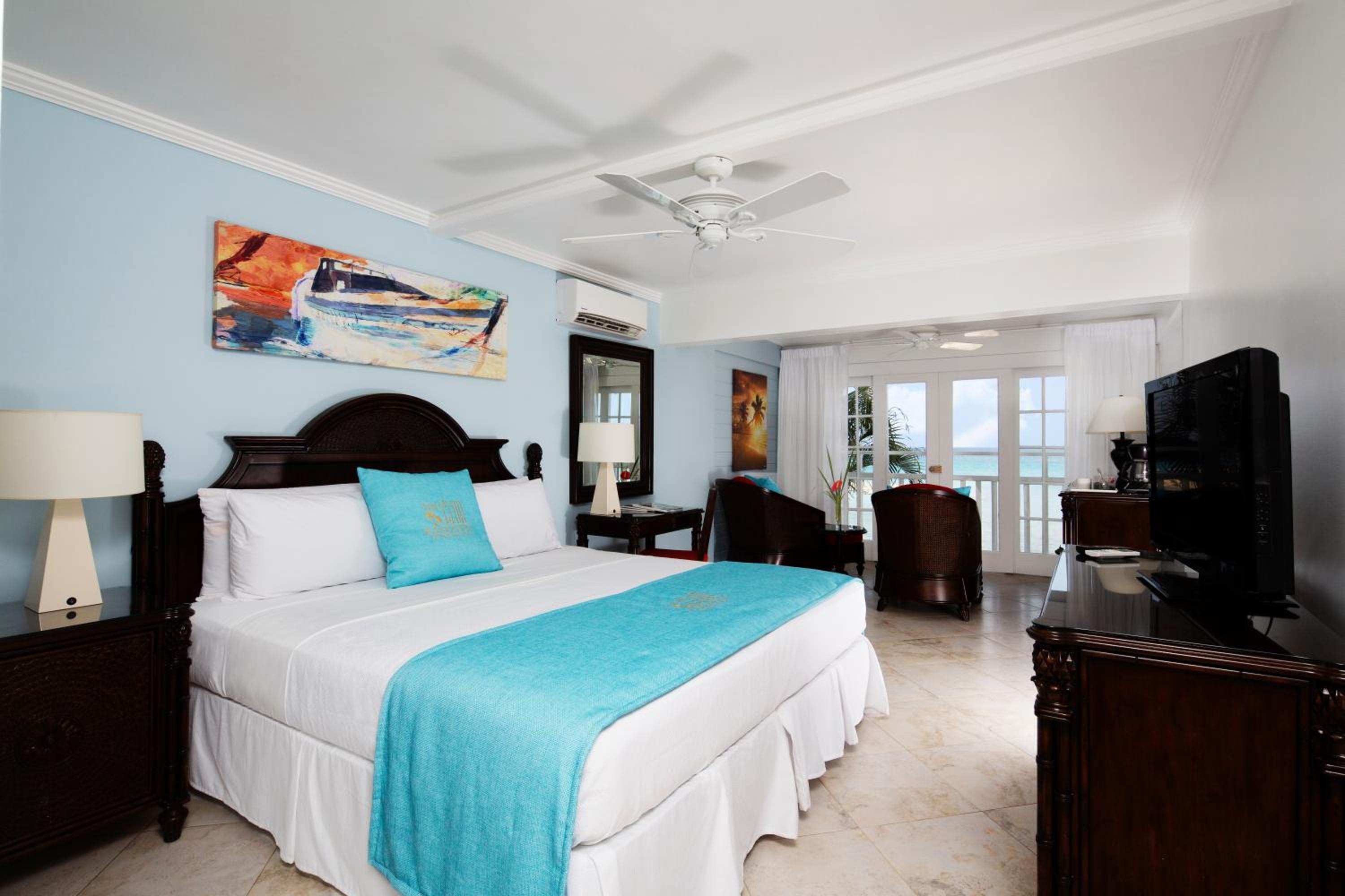 Superior Oceanfront Room photo 2