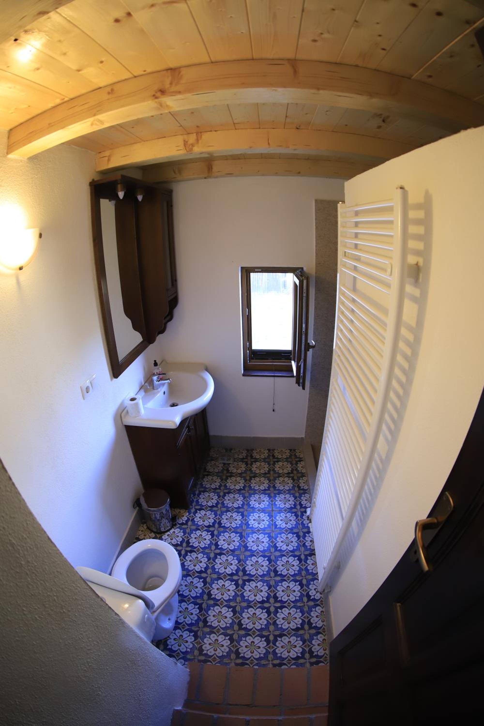 Single Room with Private Bathroom photo 2