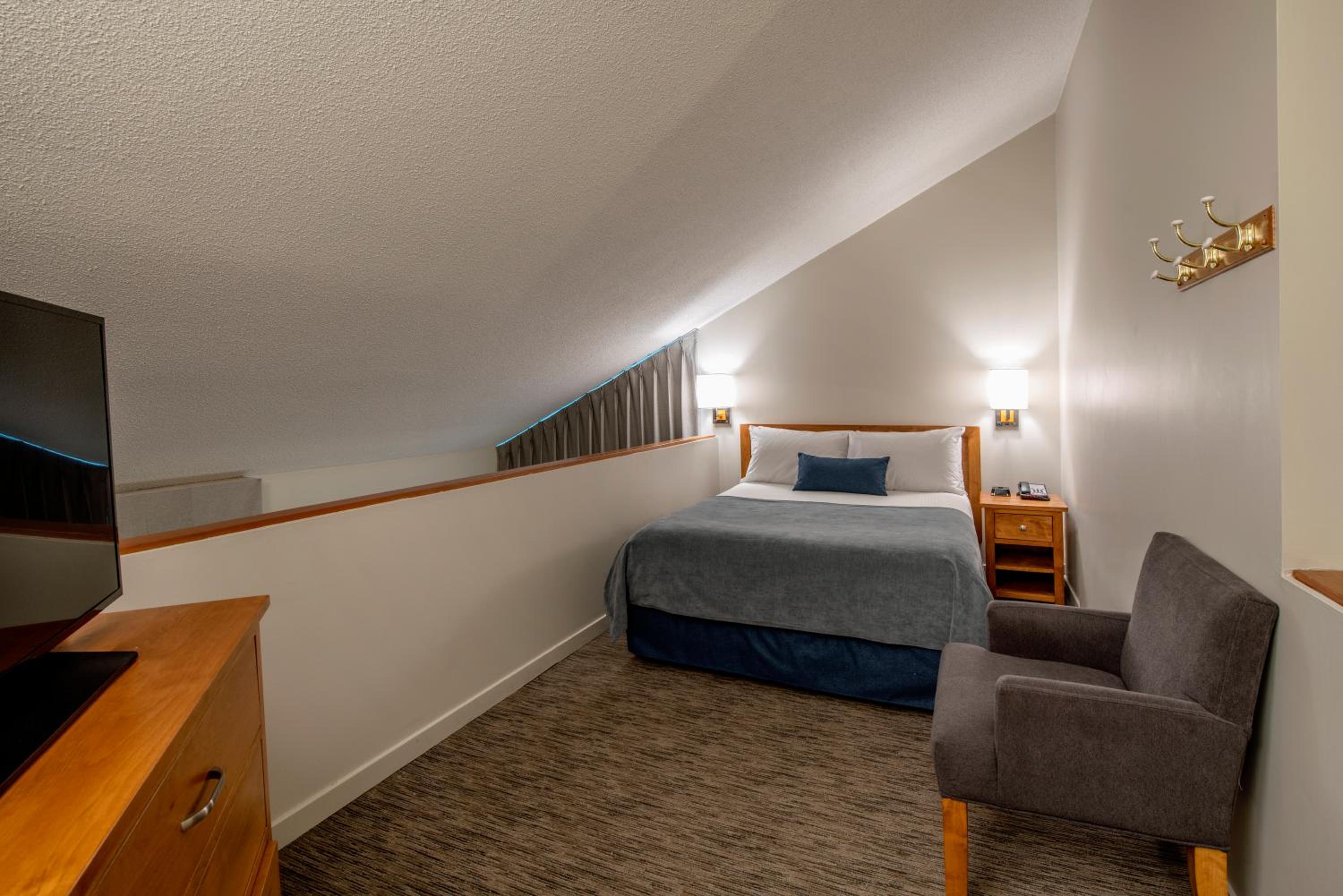Queen Loft Suite - Photo 2