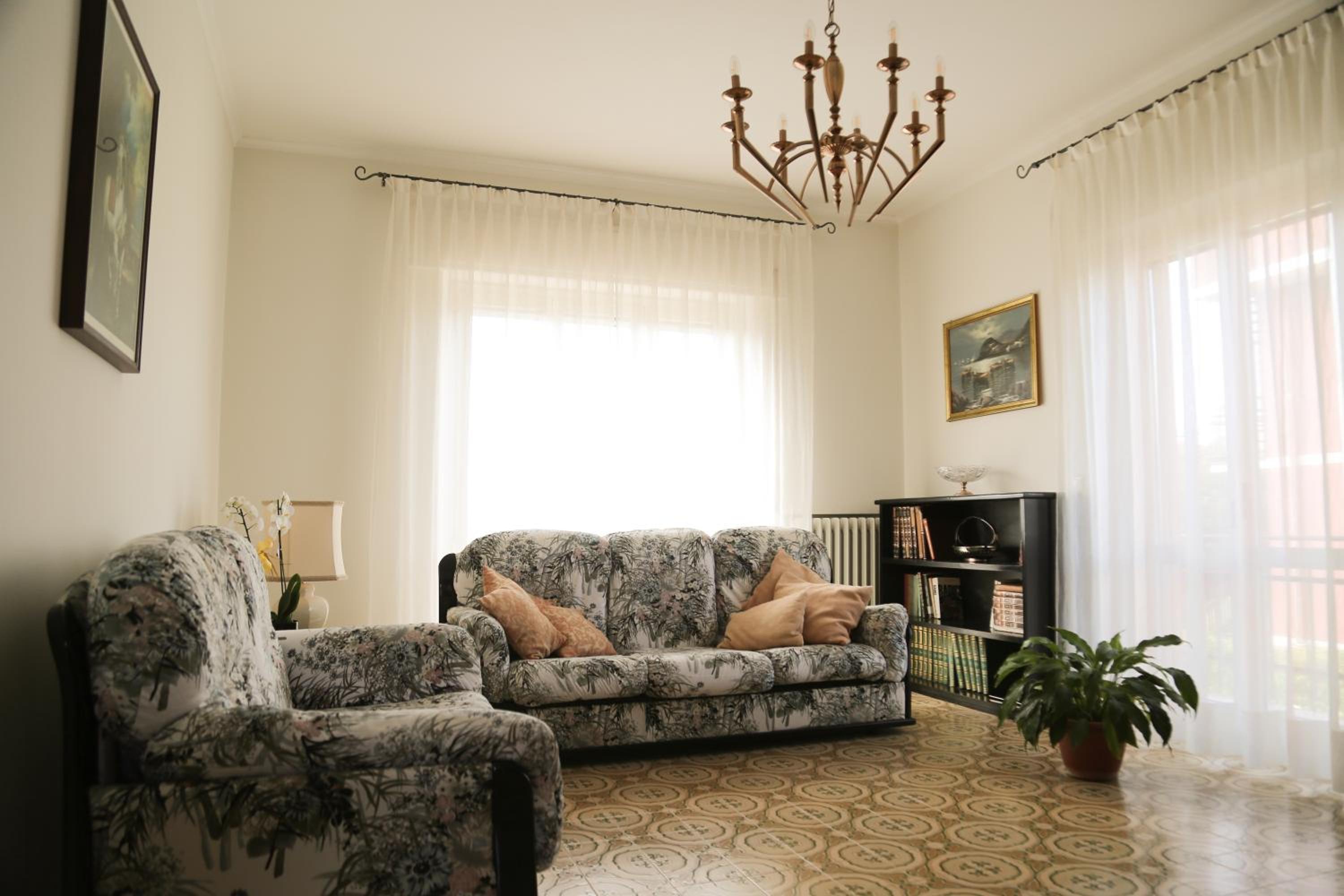 Apartment with Balcony - Photo 8