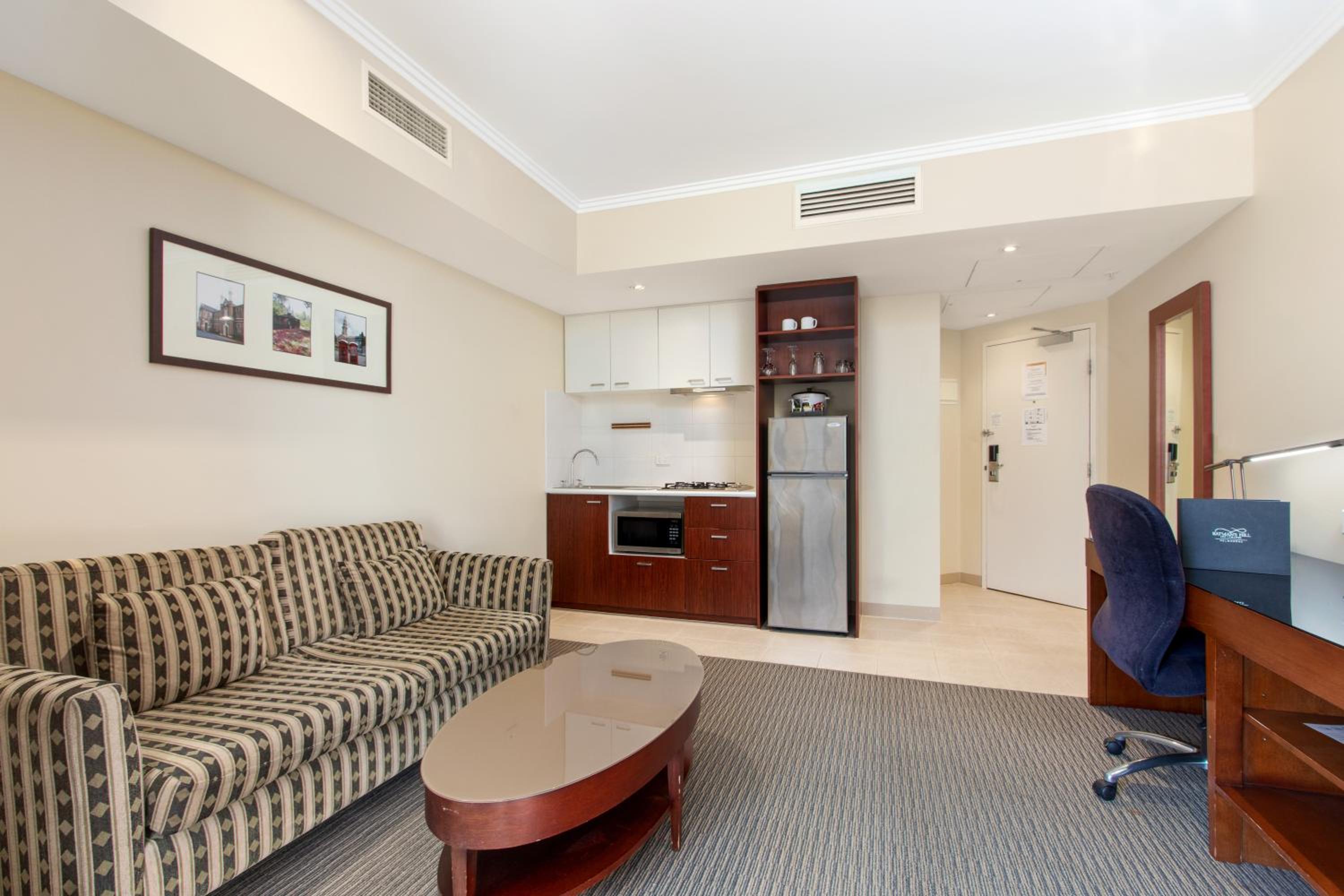 One-Bedroom Apartment - Photo 4