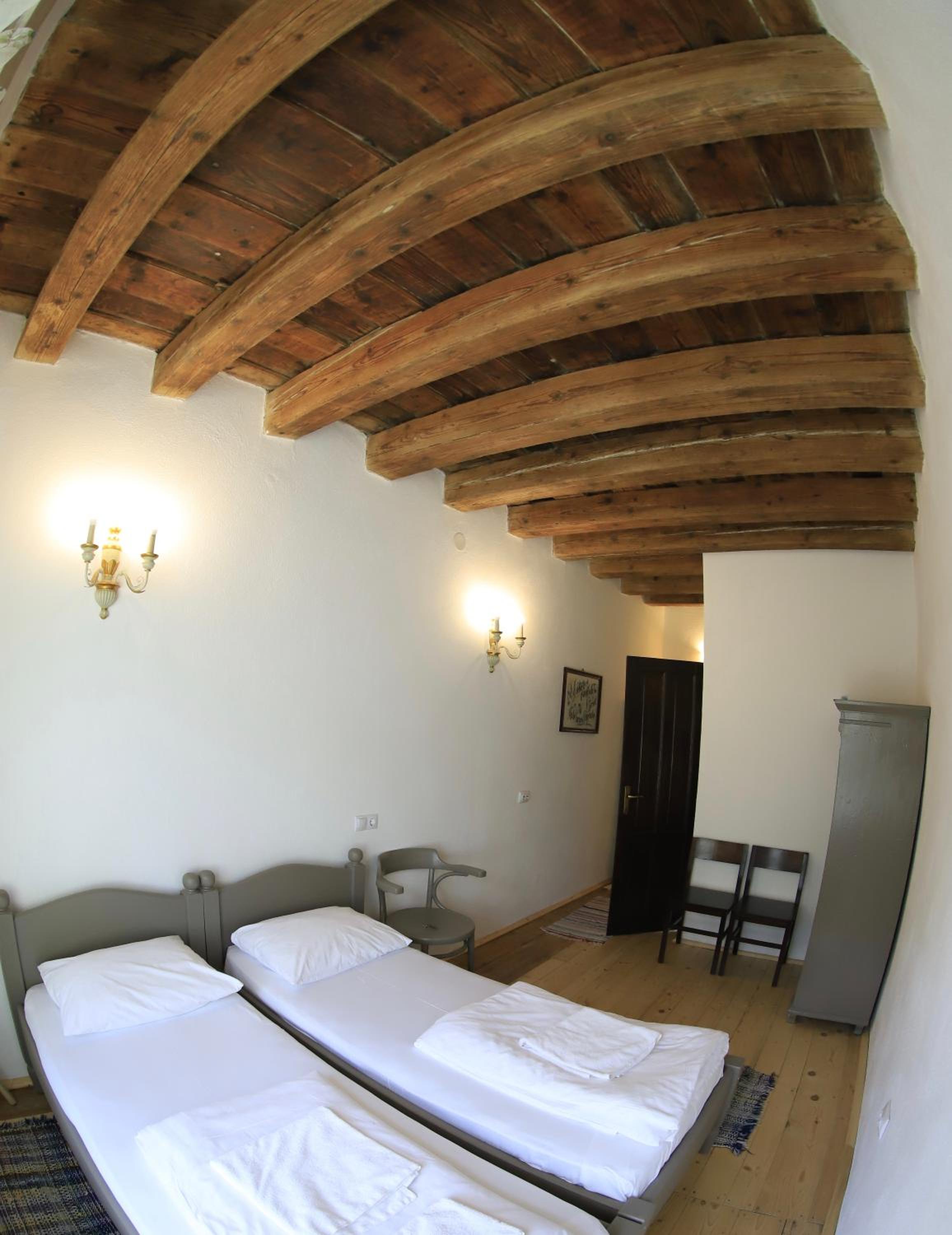 Twin Room with Private Bathroom photo 2