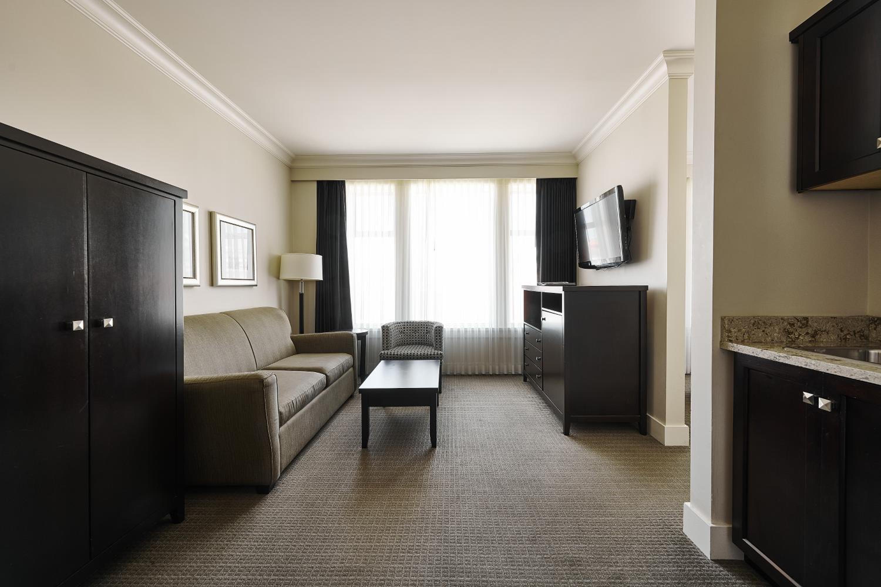 Superior Junior King Suite - Photo 4