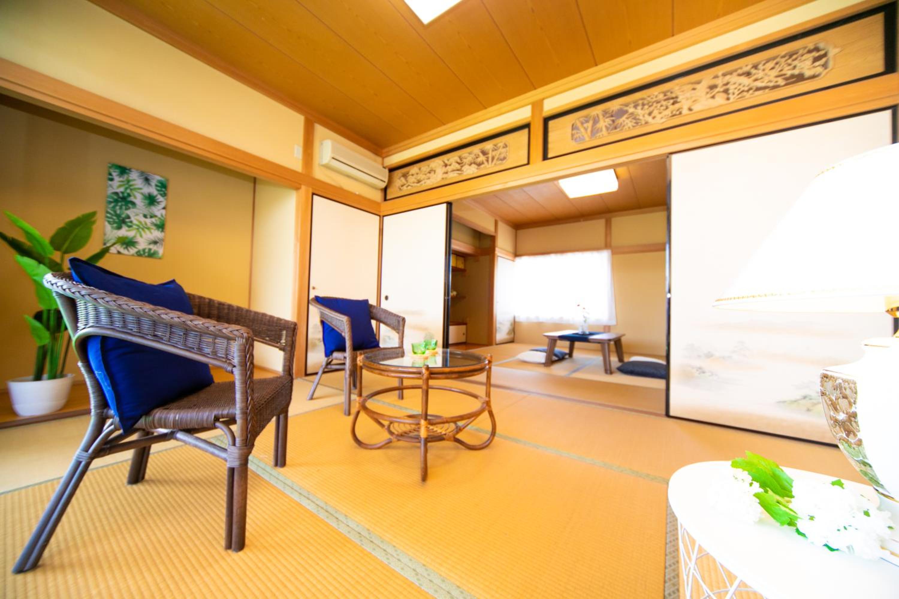 Five-Bedroom House - Photo 17