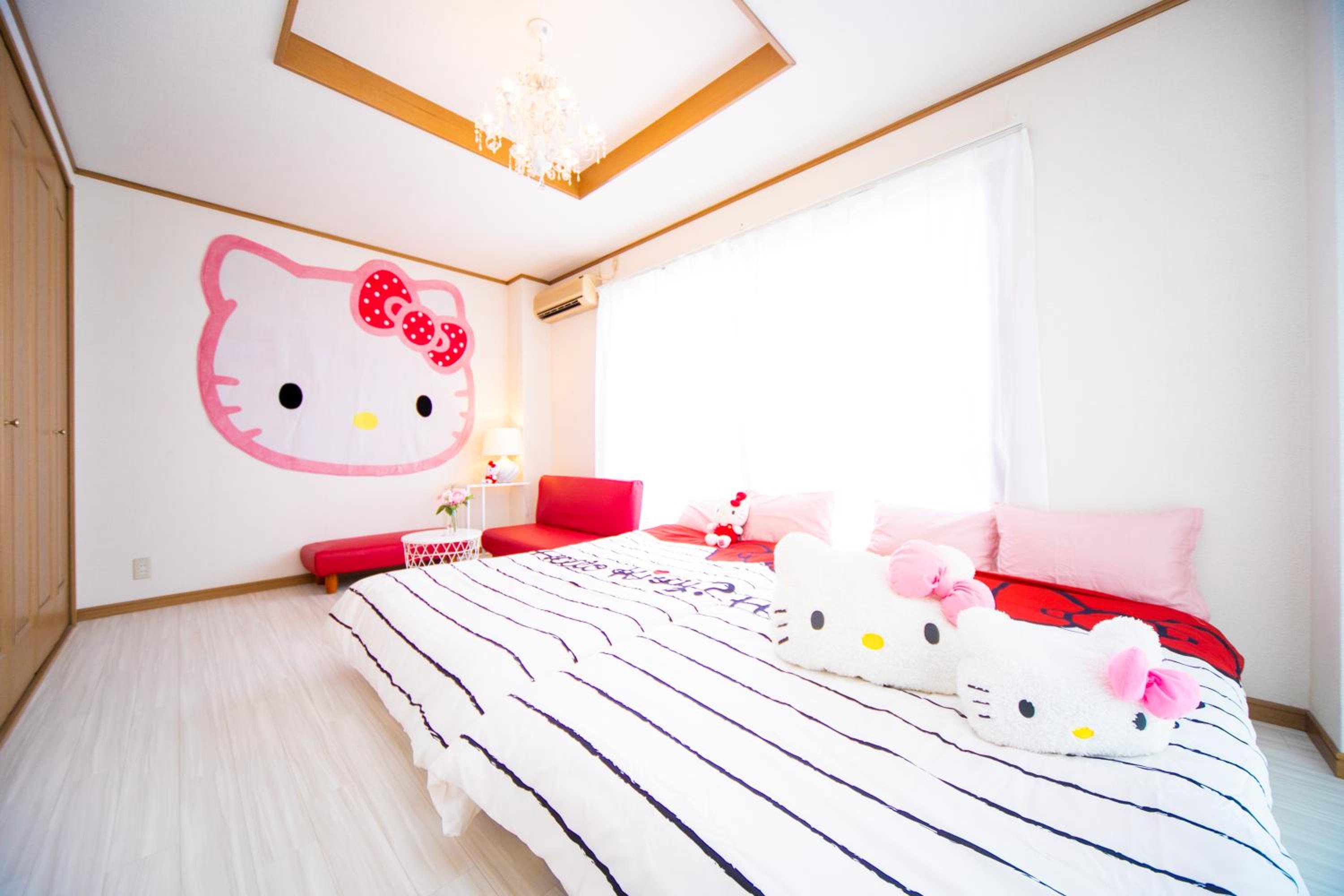 Five-Bedroom House - Photo 3