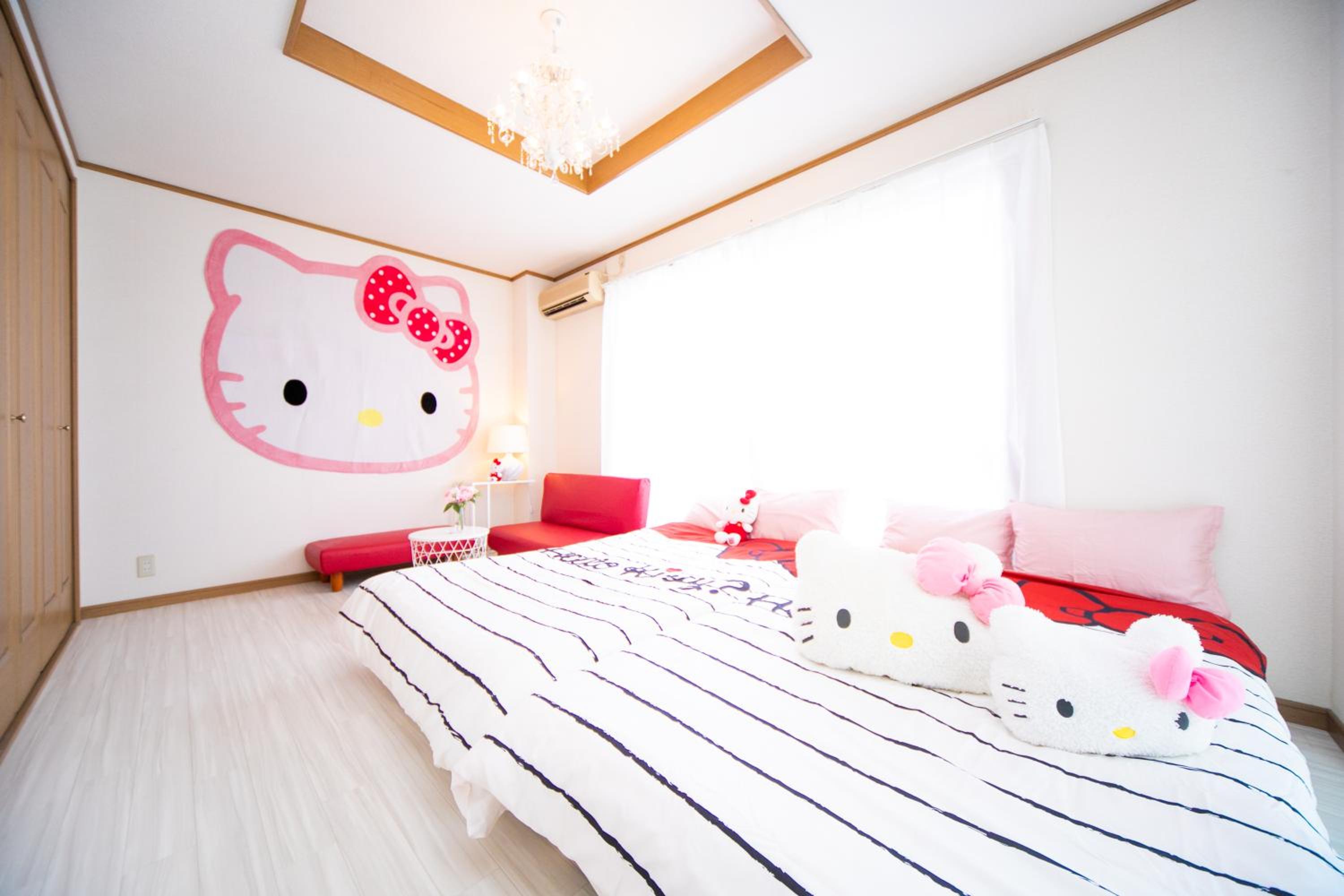 Five-Bedroom House - Photo 21