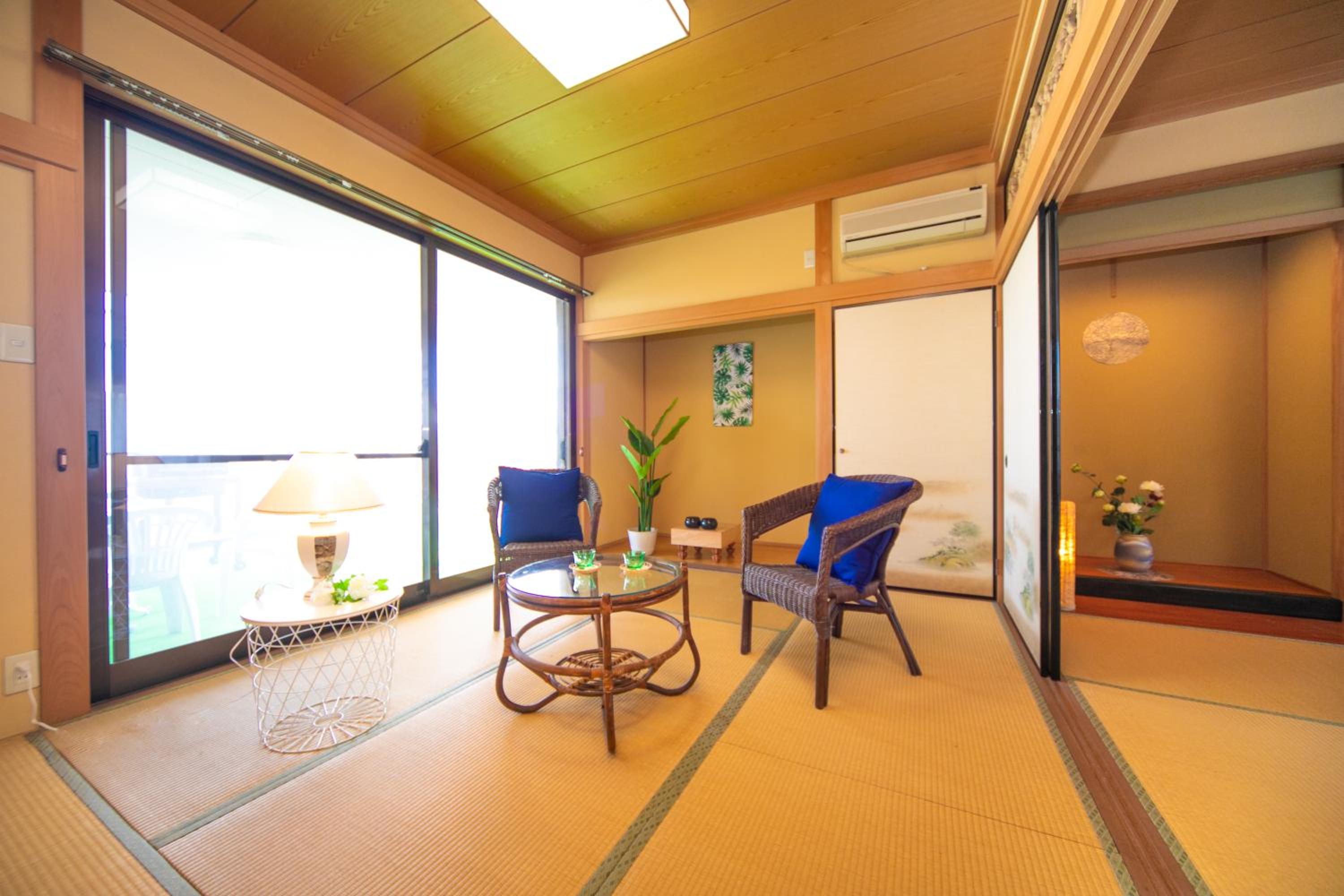 Five-Bedroom House - Photo 20