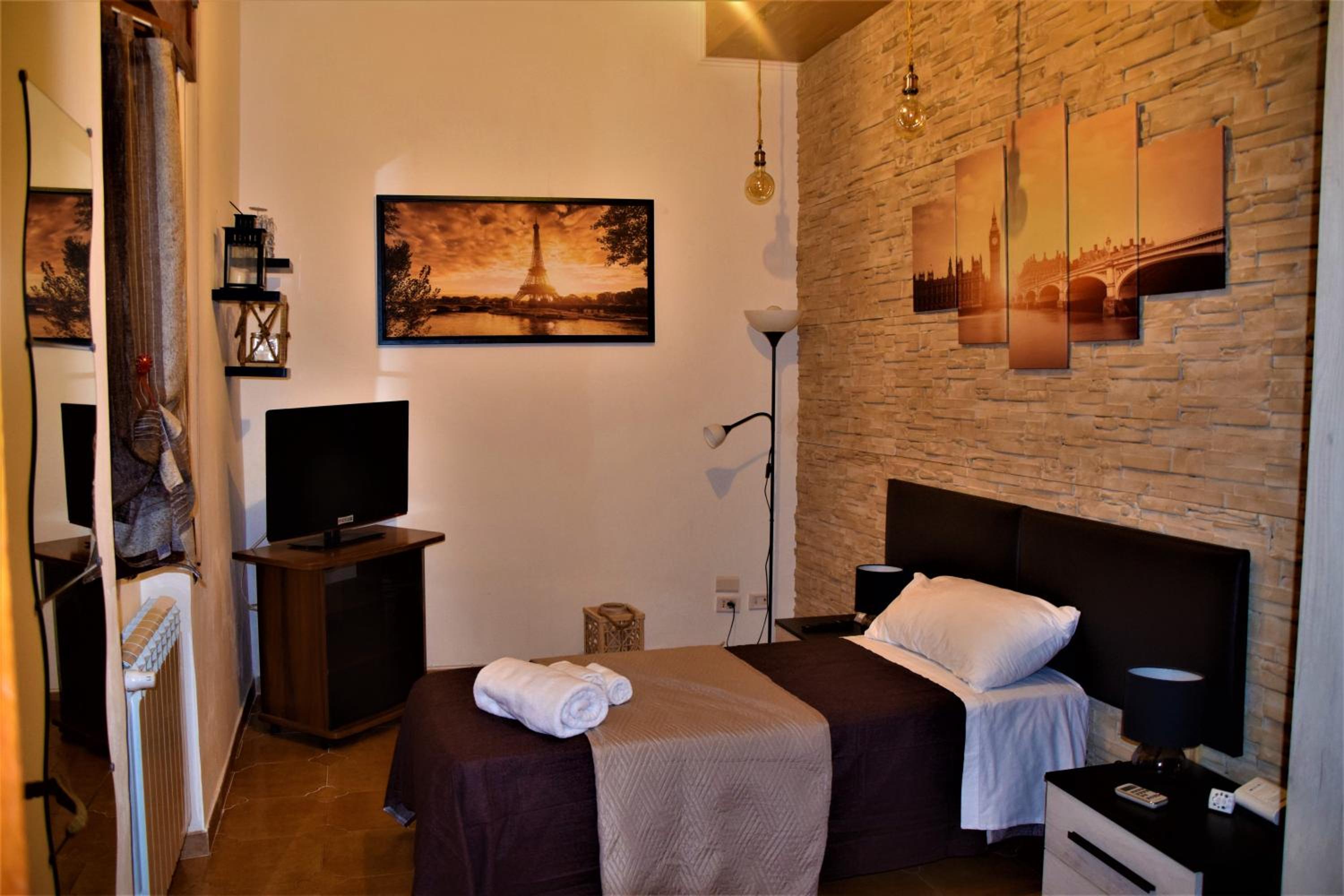 Three-Bedroom Apartment - Photo 4